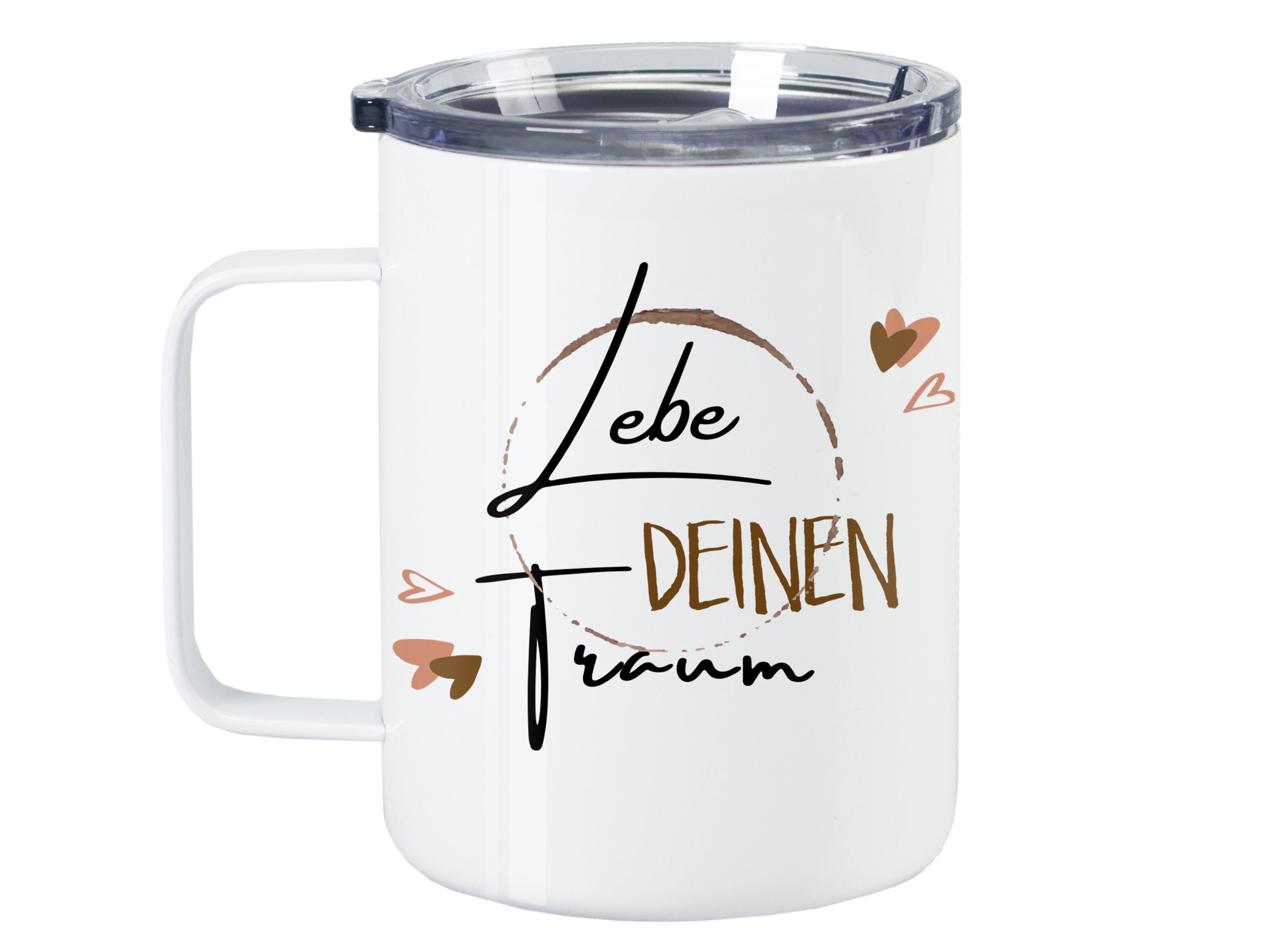 Weißer Becher mit Aufschrift "Lebe deinen Traum" und Herzmotiven.