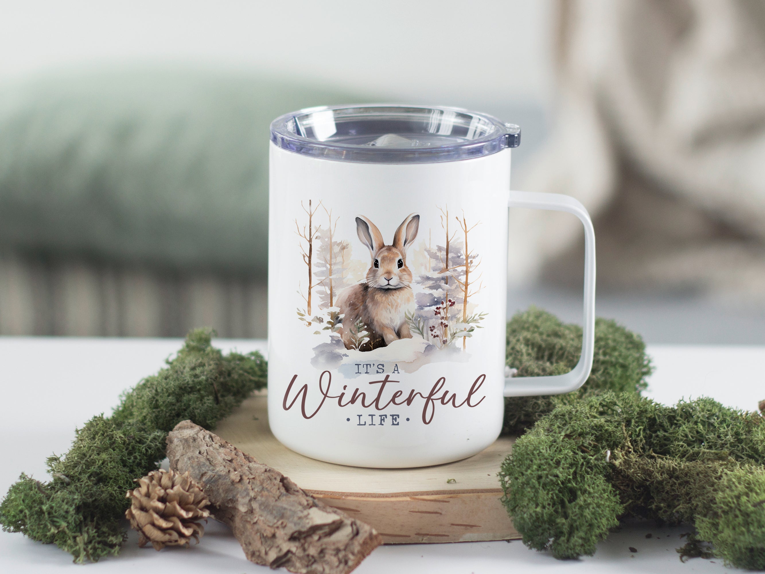 Tasse mit Kaninchenmotiv und "It's a Winterful Life" Schriftzug.