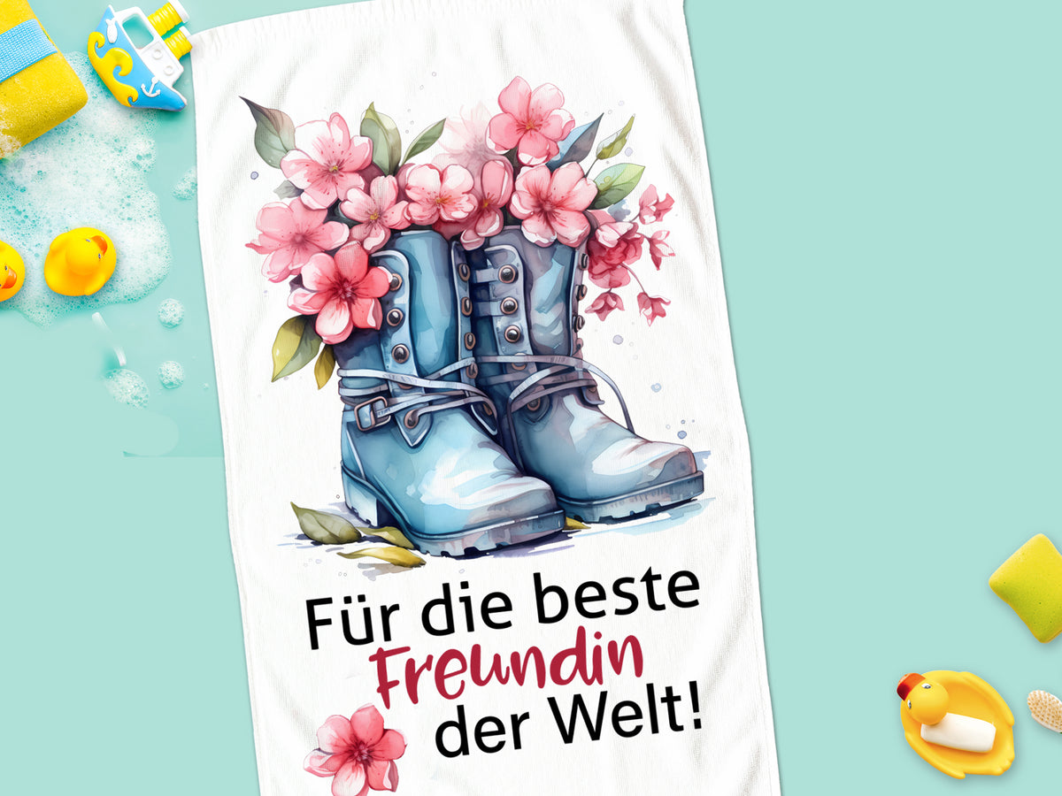 Handtuch mit Blumen und Stiefeln