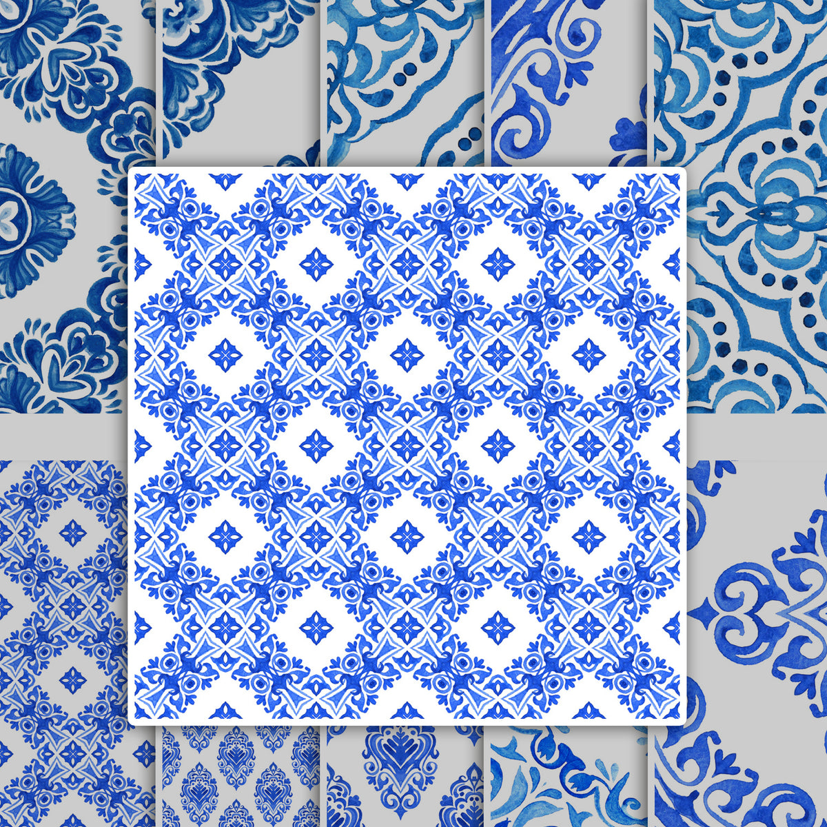 Blau-weiße Fliesenmuster mit floralen Motiven.