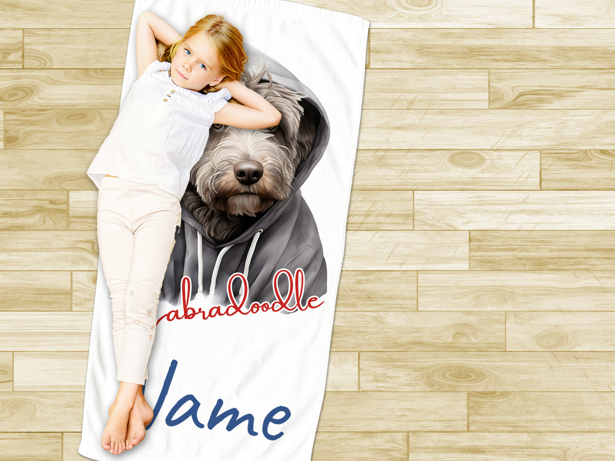 Hundedecke mit Labradoodle-Motiv und persönlichem Namen.