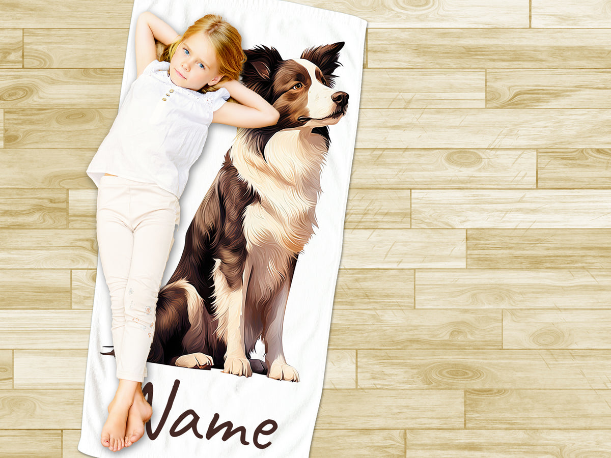 Mädchen liegt auf personalisiertem Handtuch mit Border Collie.