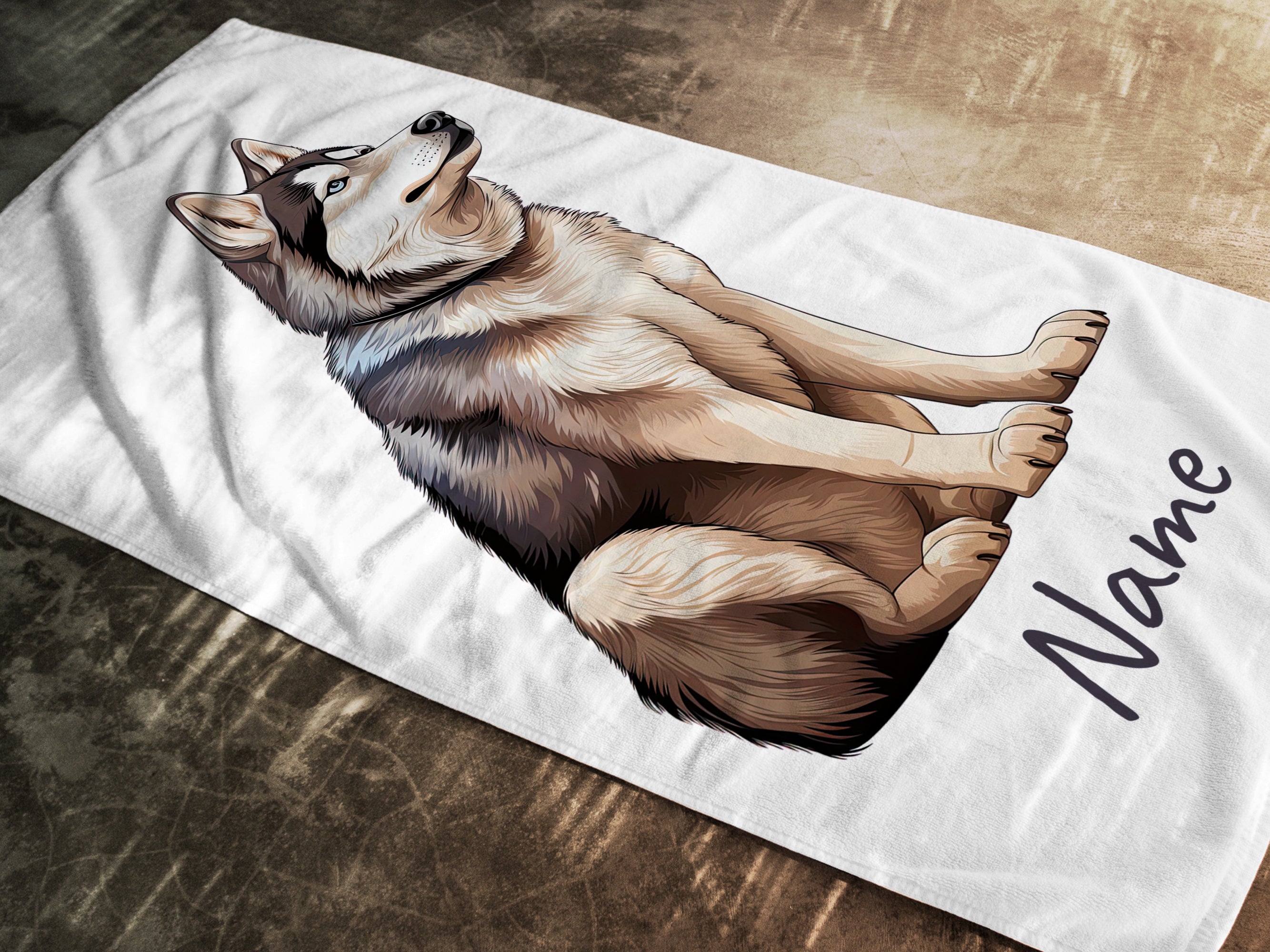 Hundehandtuch mit sitzendem Wolf und personalisierbarem Namen.
