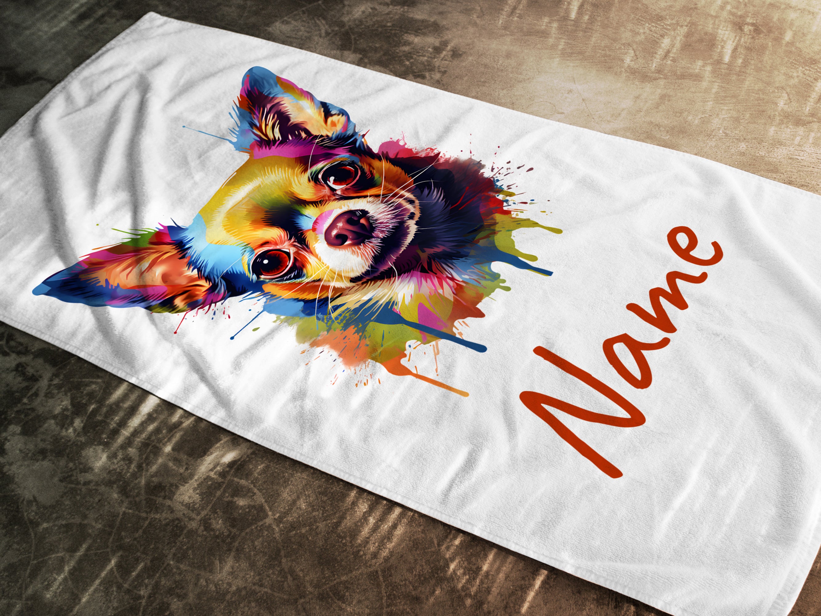 Buntes Handtuch mit Chihuahua-Motiv und personalisiertem Namen.