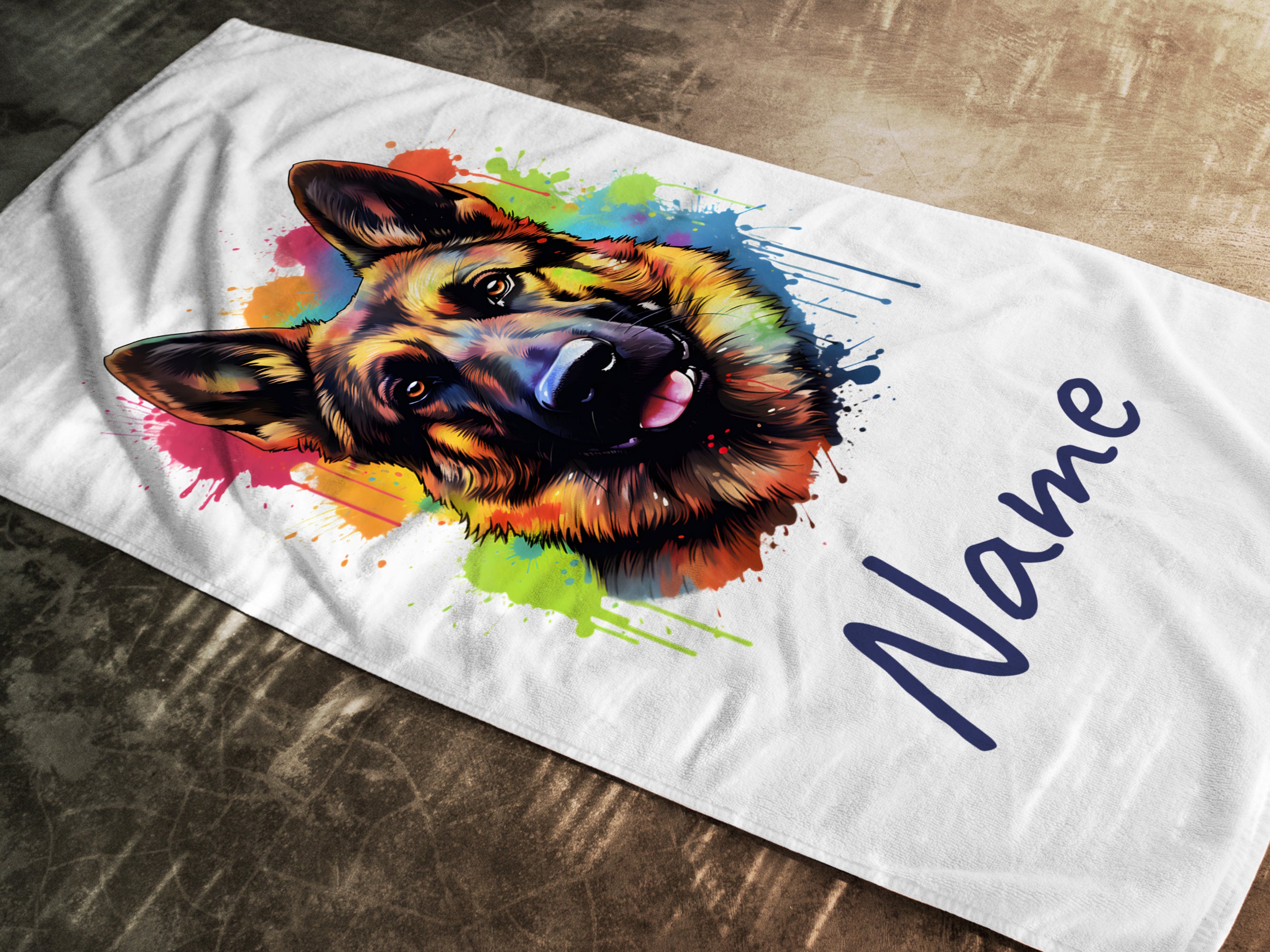 Buntes Handtuch mit Schäferhund-Motiv und Platz für Namen.