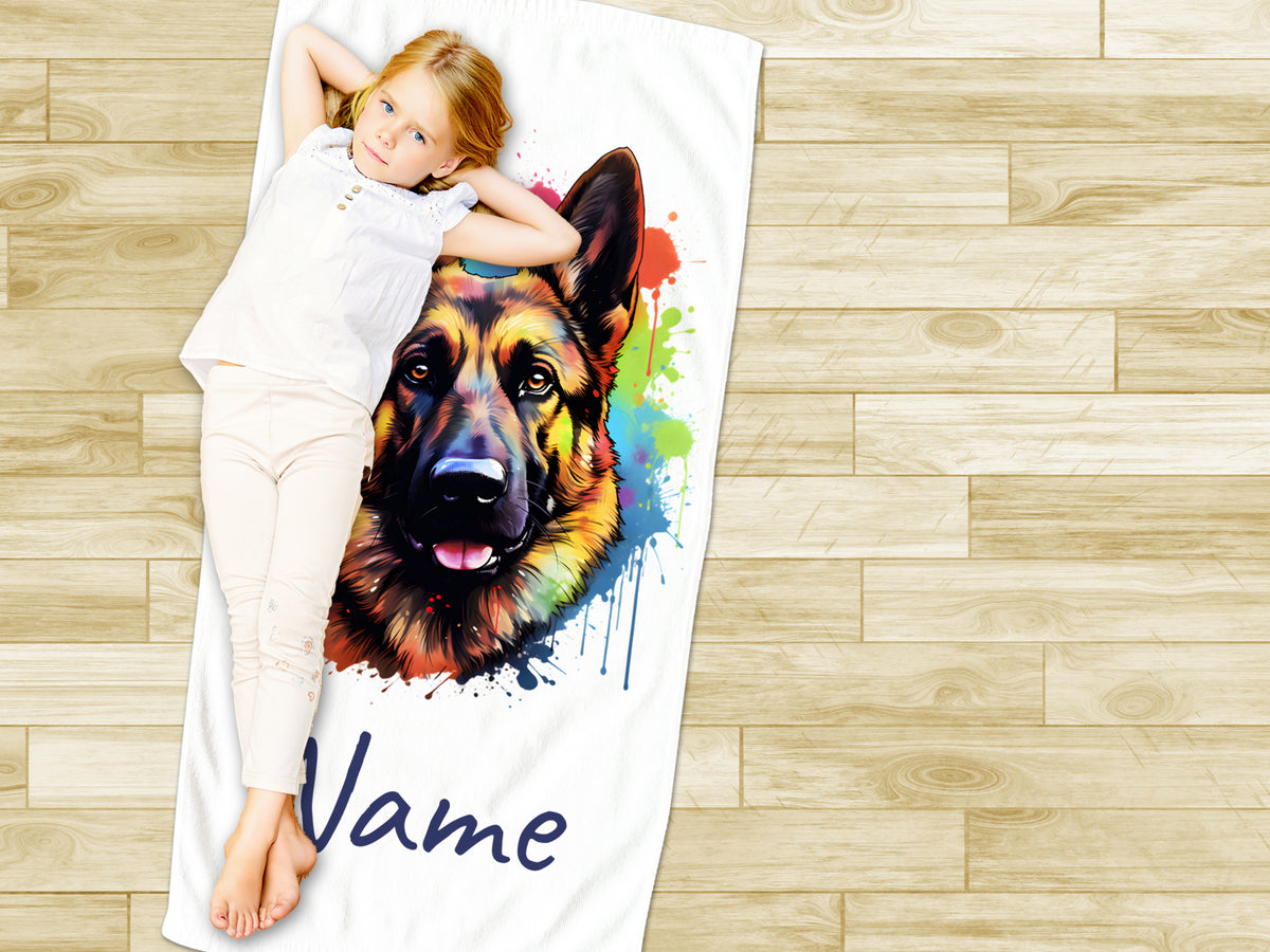 Bunte Decke mit Schäferhund-Motiv und personalisiertem Namen.