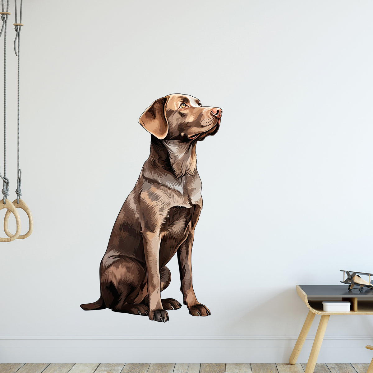 Brauner Labrador-Hund als Wandtattoo, sitzend.