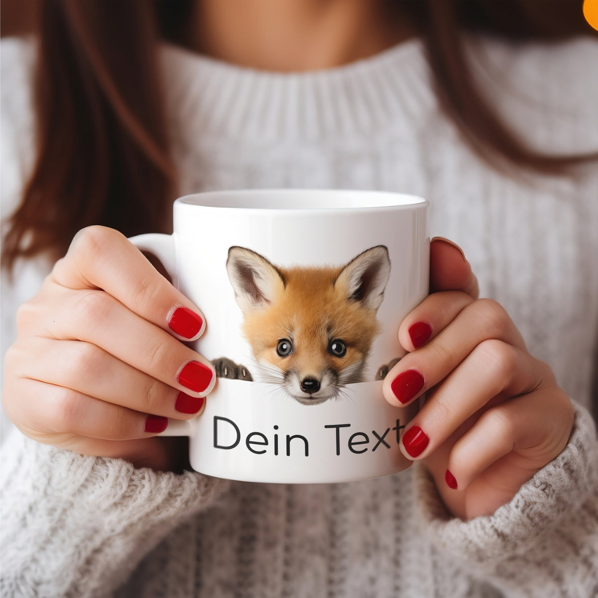 Weißer Becher mit Fuchs-Motiv und personalisiertem Text.