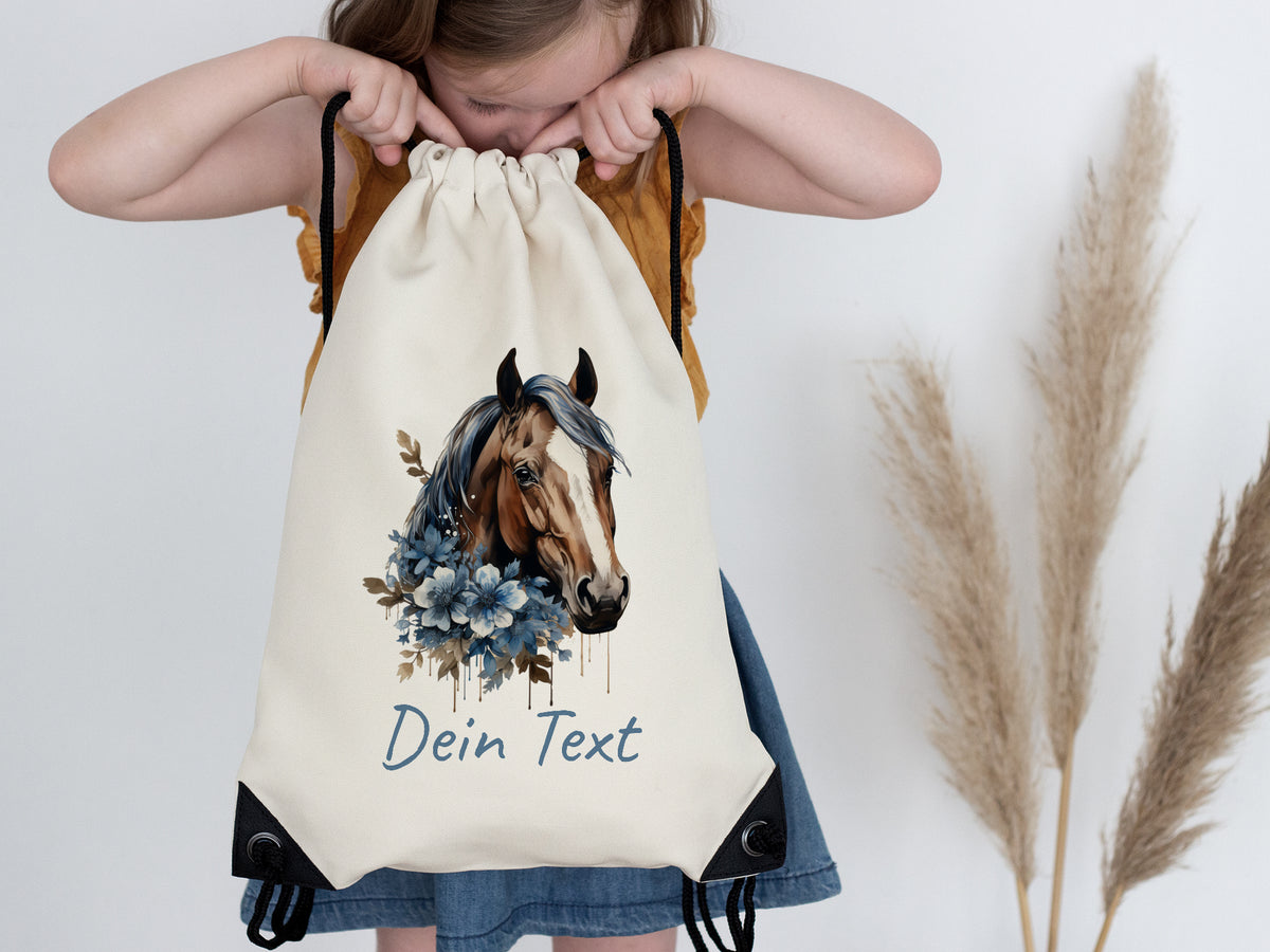 Beige Turnbeutel mit Pferdemotiv und personalisierbarem Text.