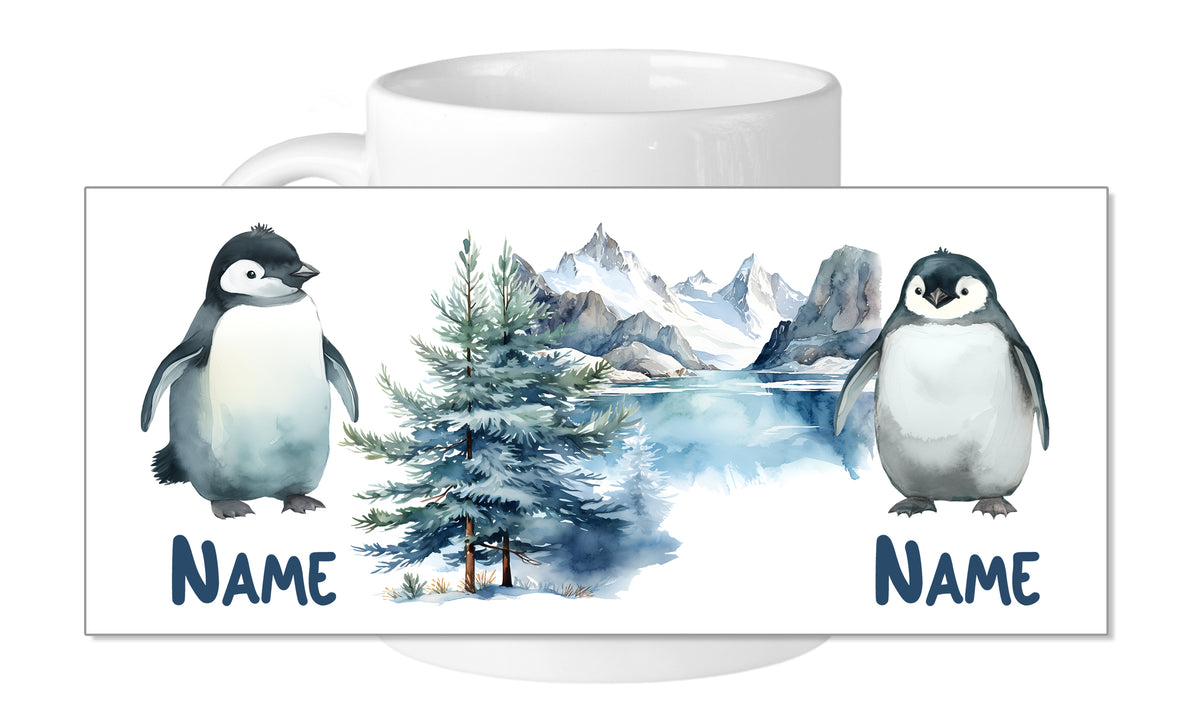 Tasse mit Pinguinen, Tannenbaum und Berglandschaft.