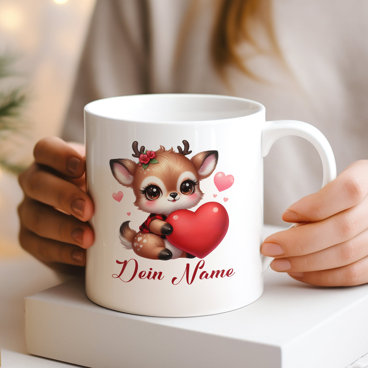 Kaffeetasse mit niedlichem Reh und Herz, personalisiert.
