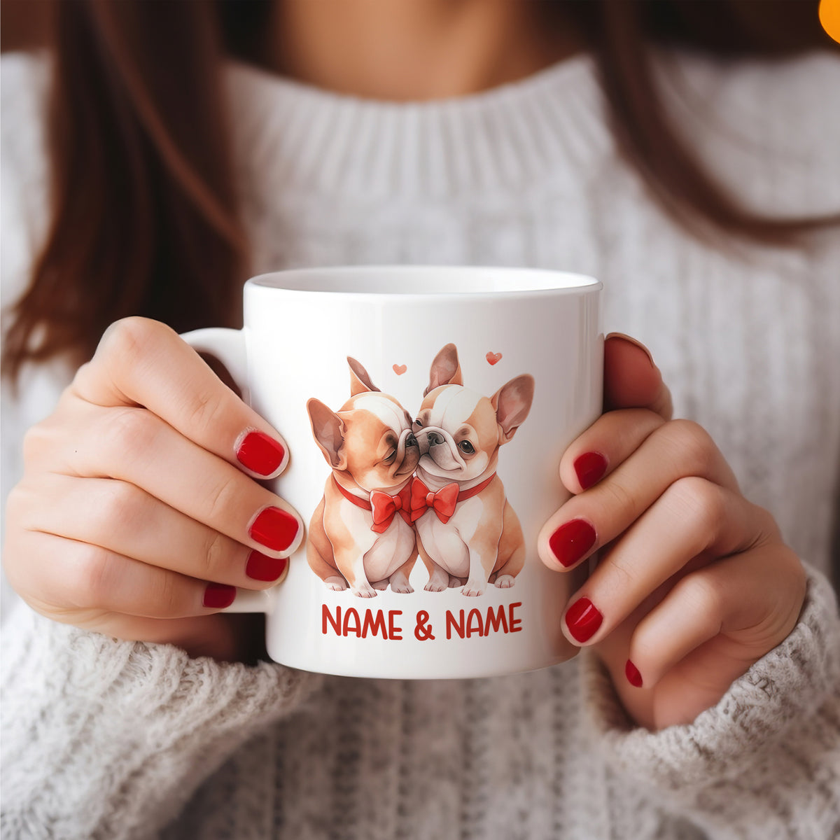 Tasse mit zwei küssenden Französischen Bulldoggen und Namen.