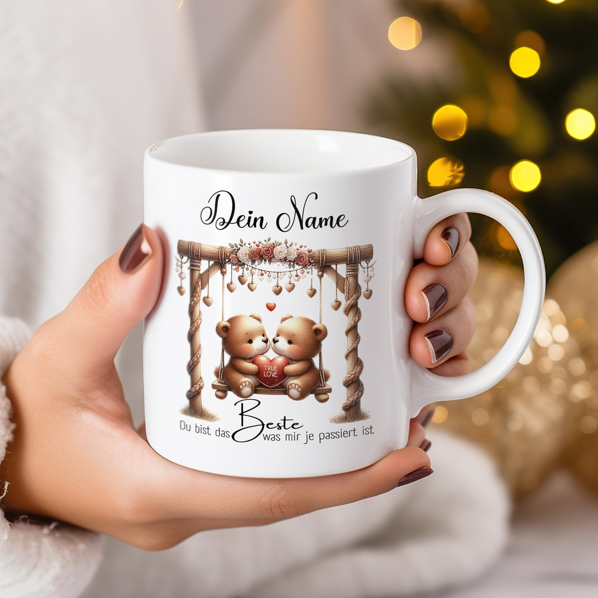 Weiße Tasse mit zwei Bären und personalisierbarem Text.