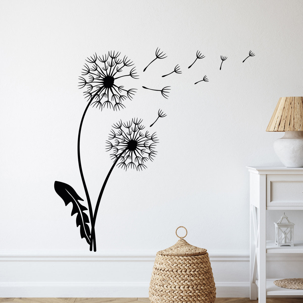 Wandtattoo mit Pusteblumen an einer hellen Wand