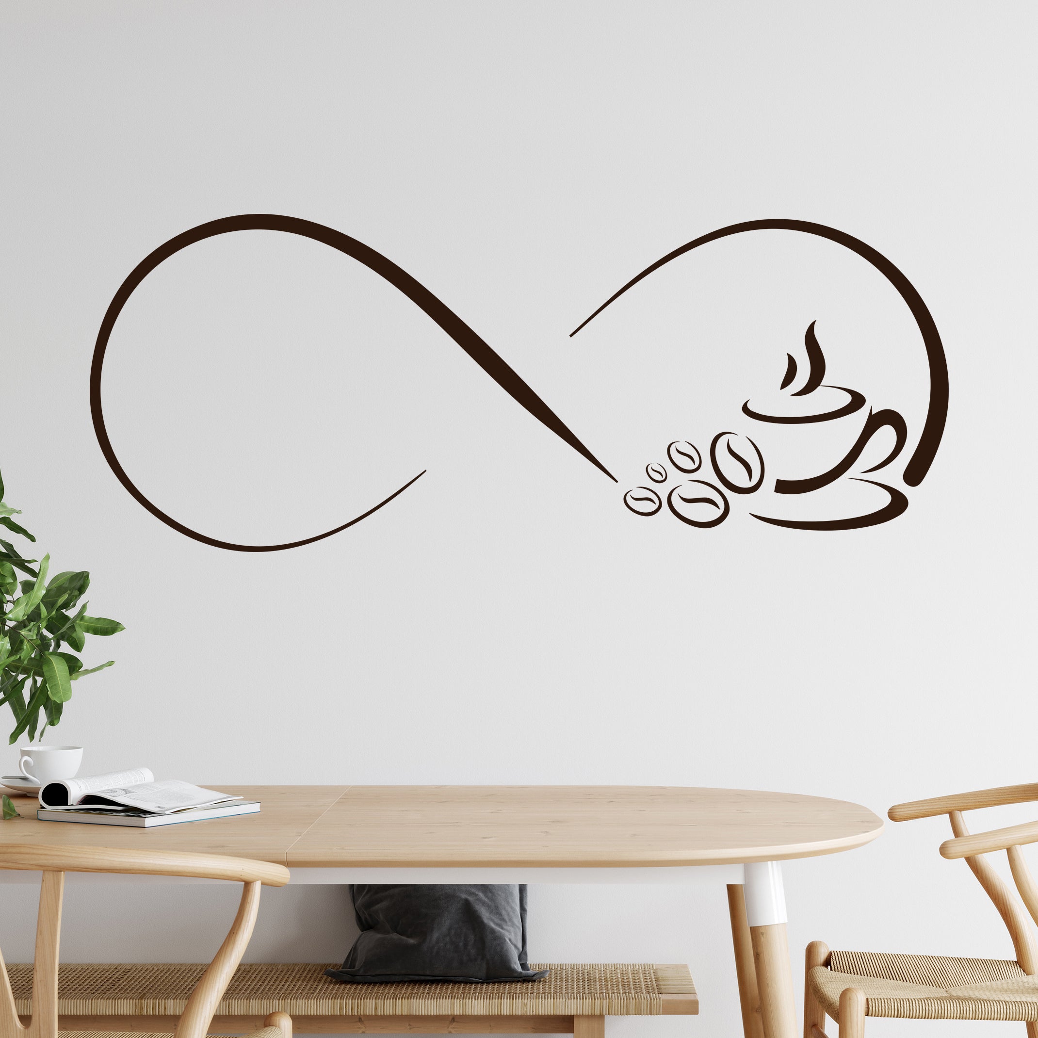 Wandtattoo als Unendlichkeitszeichen mit Kaffeetassen über dem Tisch
