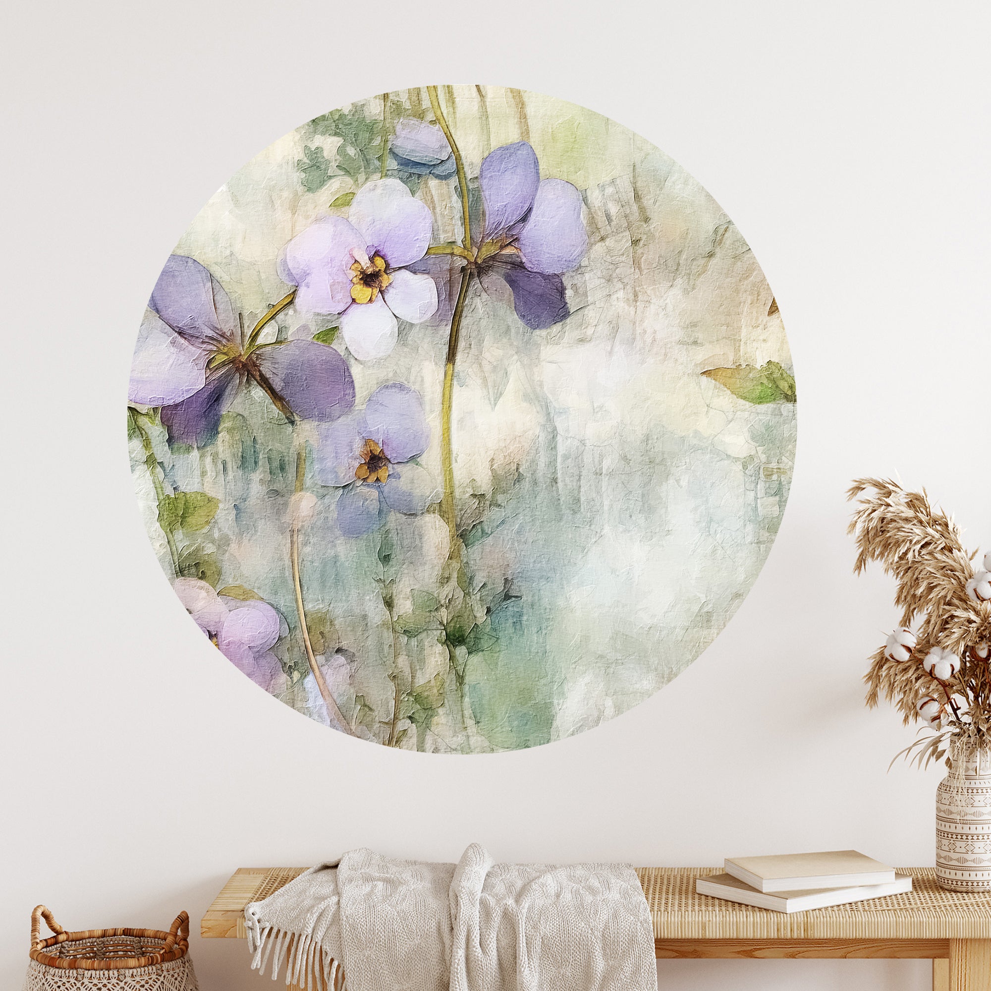Violette Blumenillustration auf sanftem, grünem Hintergrund.