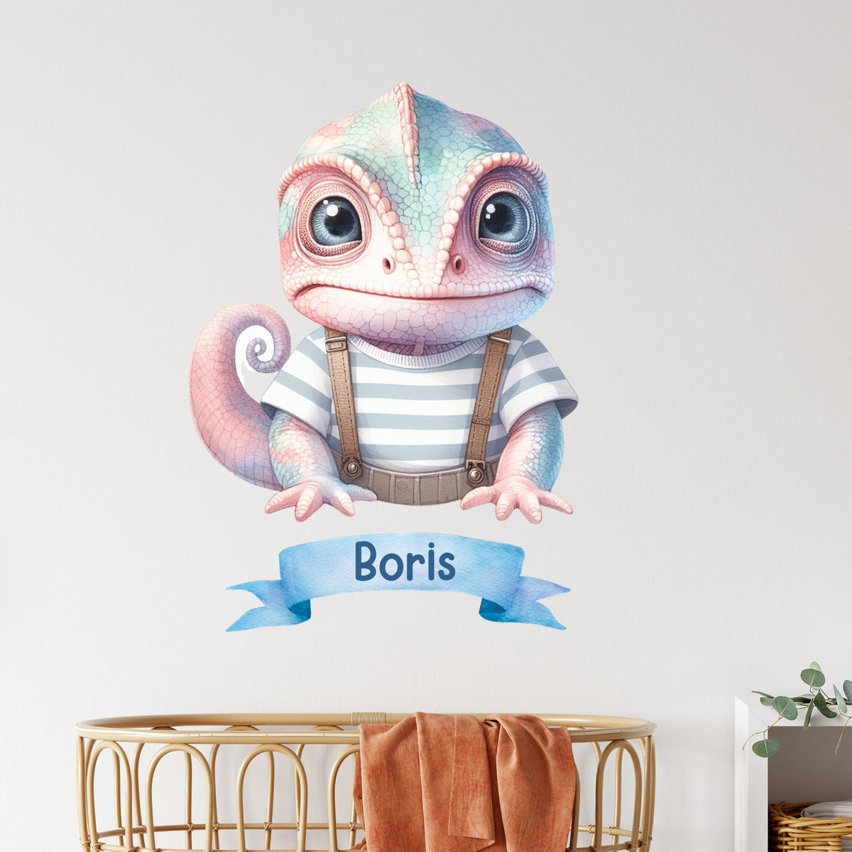 Buntes Chamäleon mit Streifenhemd und Namen Boris.