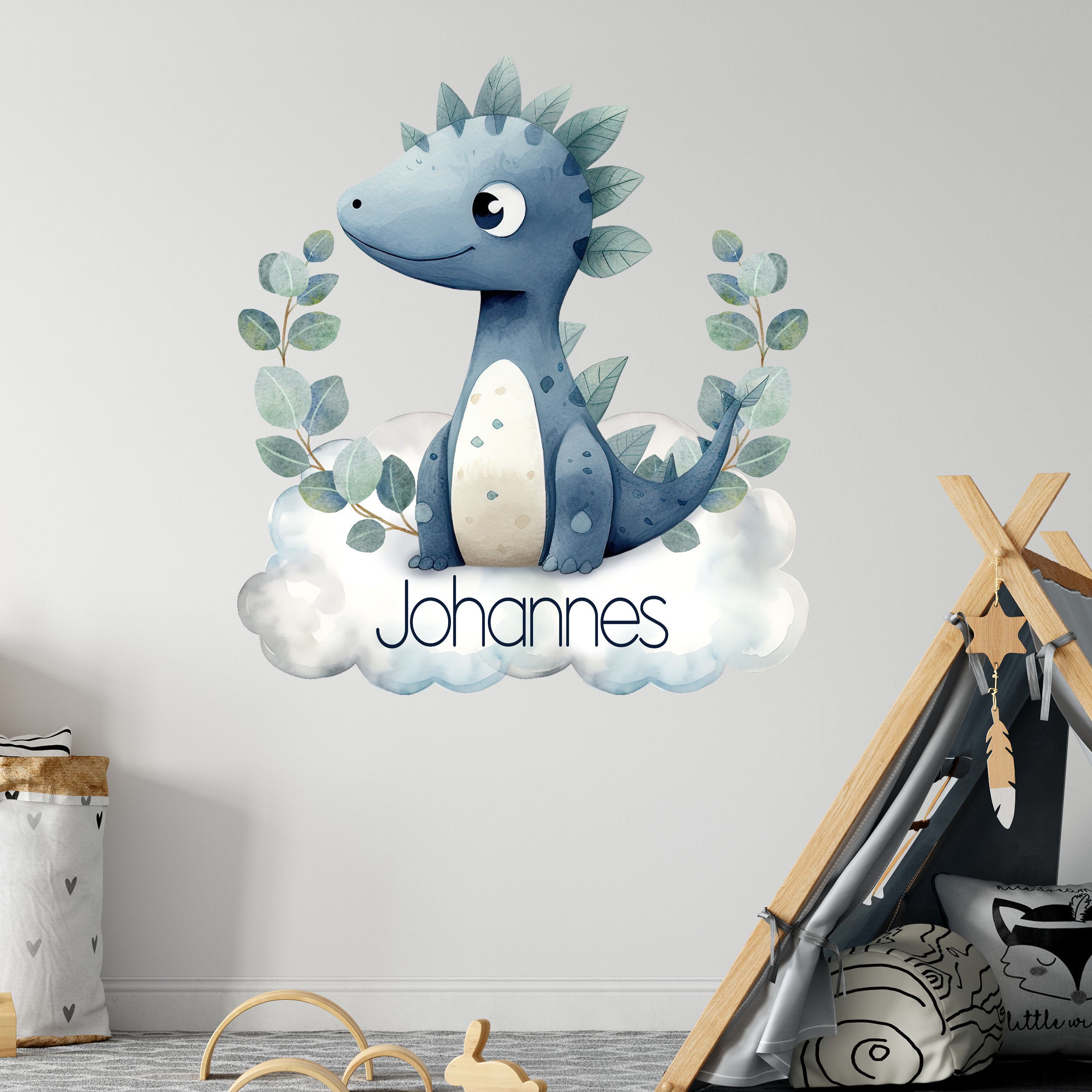 Wandtattoo mit blauem Dinosaurier auf Wolke und Wunschname im Kinderzimmer