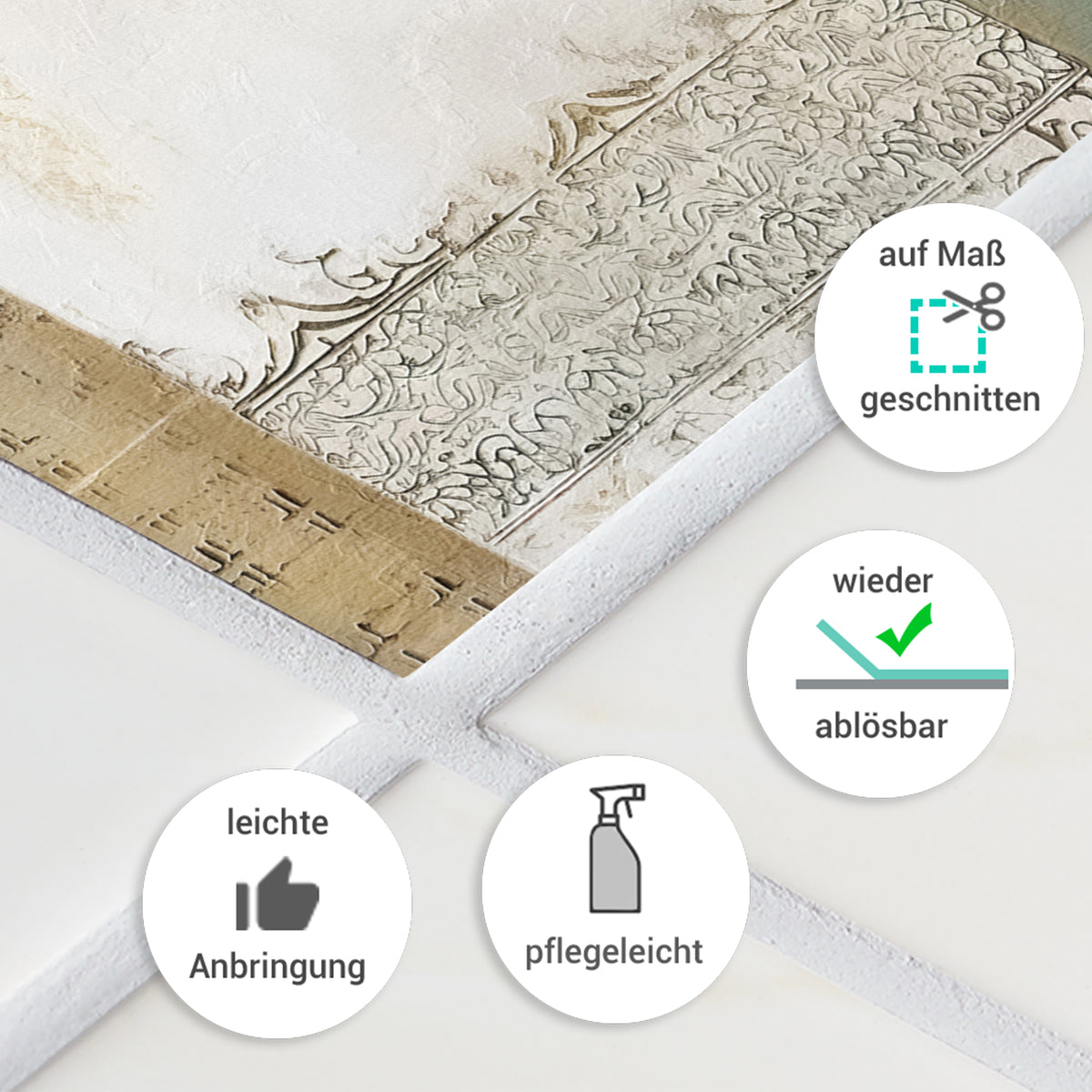 Maßgeschneiderte, pflegeleichte Tapete in Beige und Weiß.