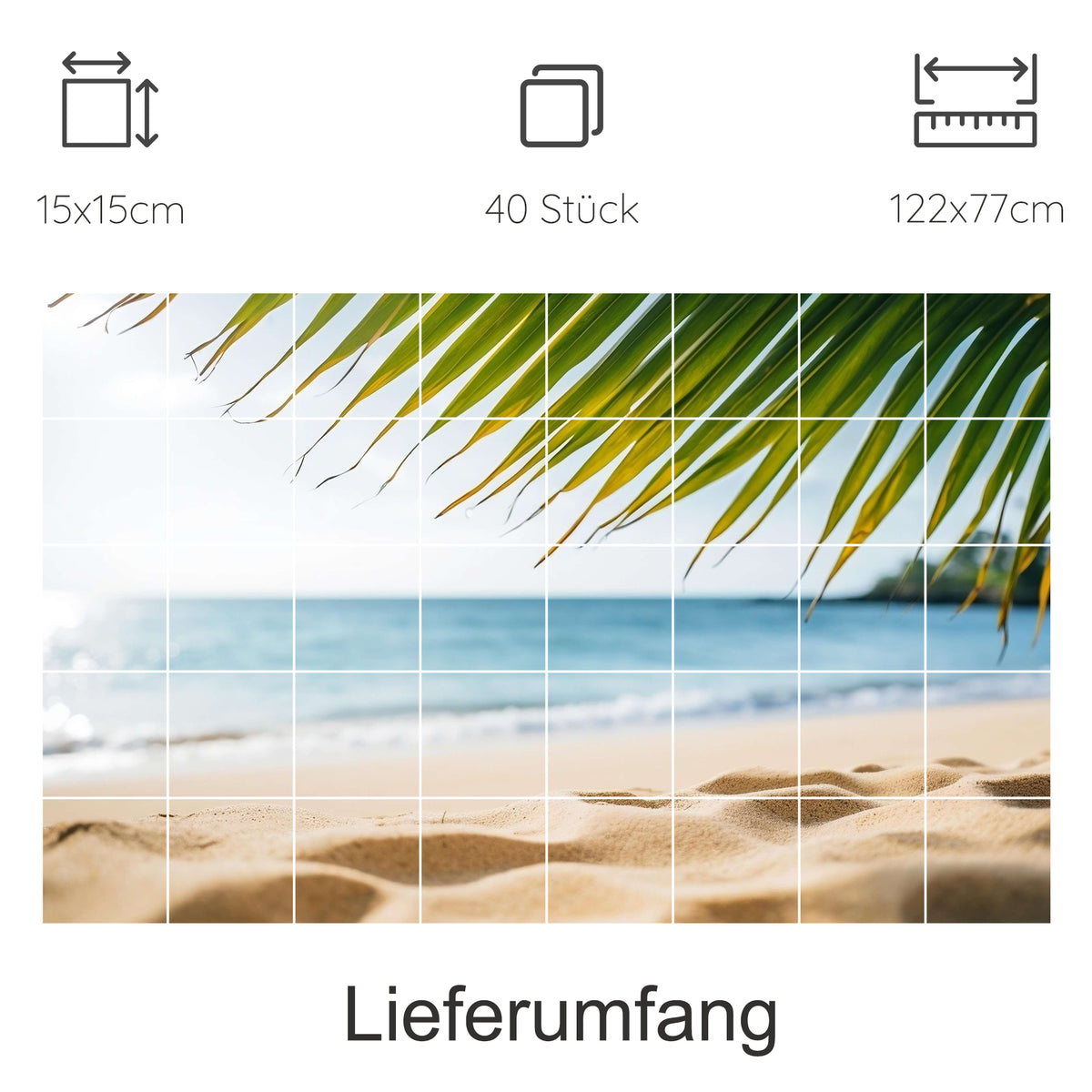 Strandmotiv mit Palmenblättern, blauem Wasser und Sand.