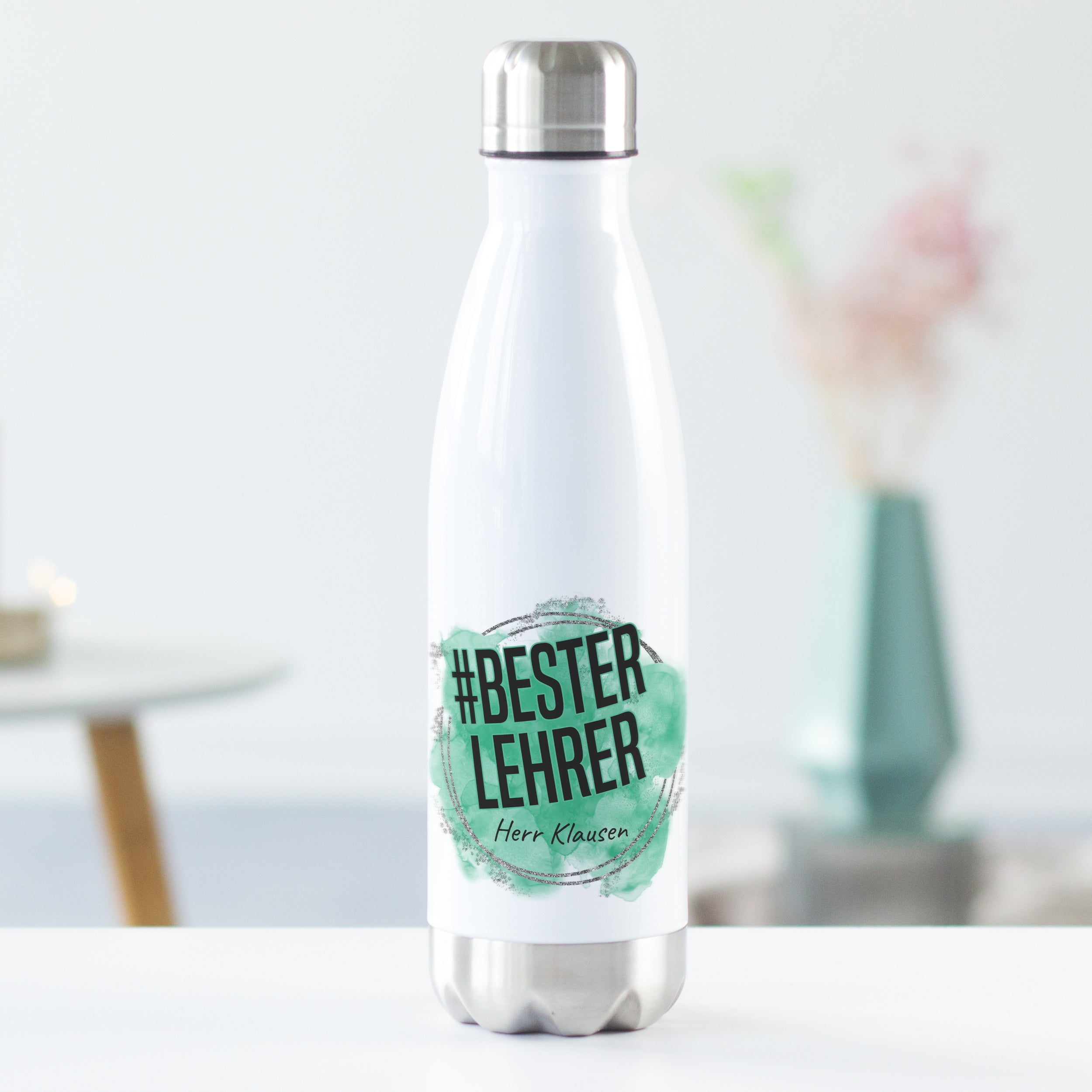 Weiße Edelstahl-Trinkflasche mit "#BESTER LEHRER" Aufdruck.