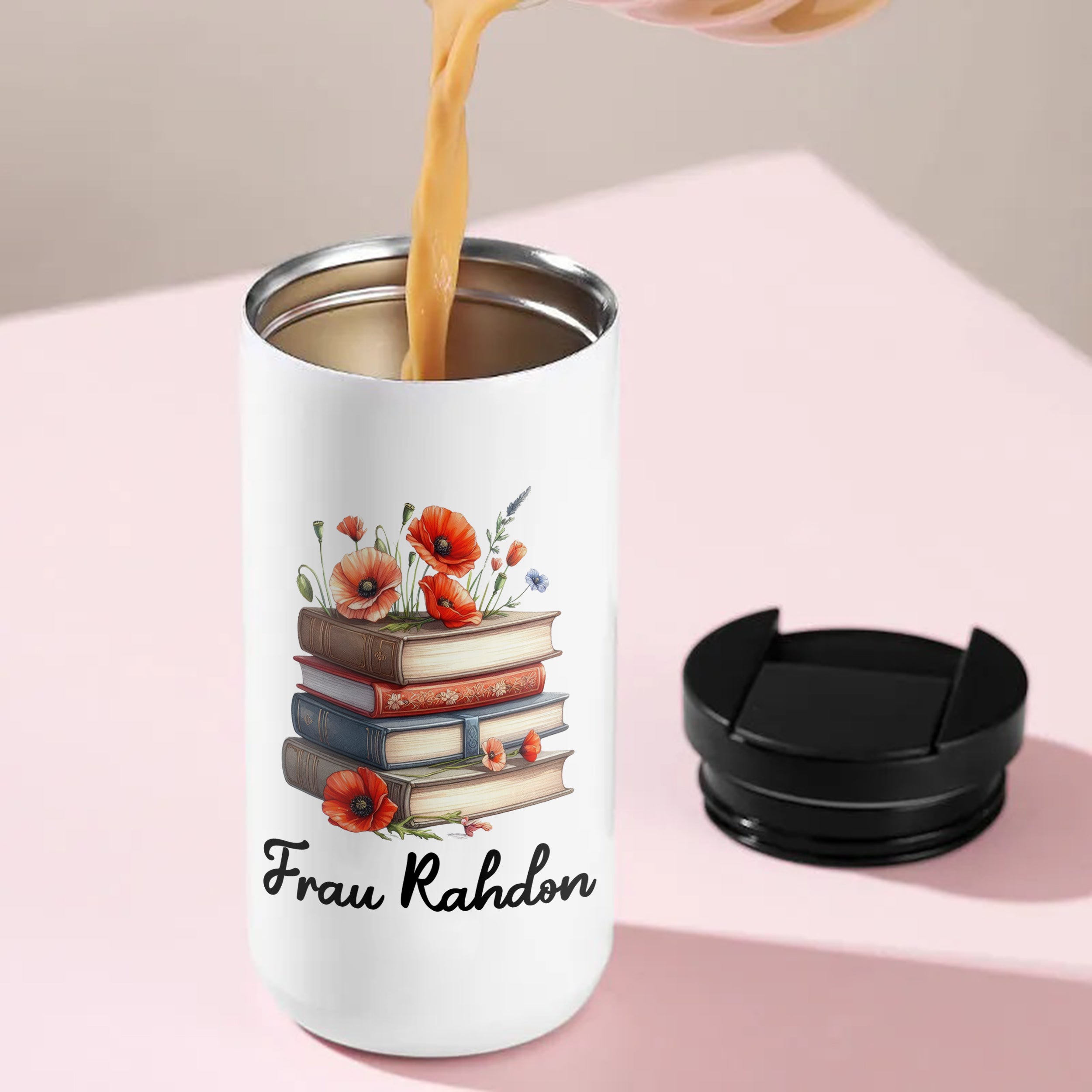 Thermo-Kaffeebecher mit Mohnblumen, Büchern und Wunschname beim Befüllen