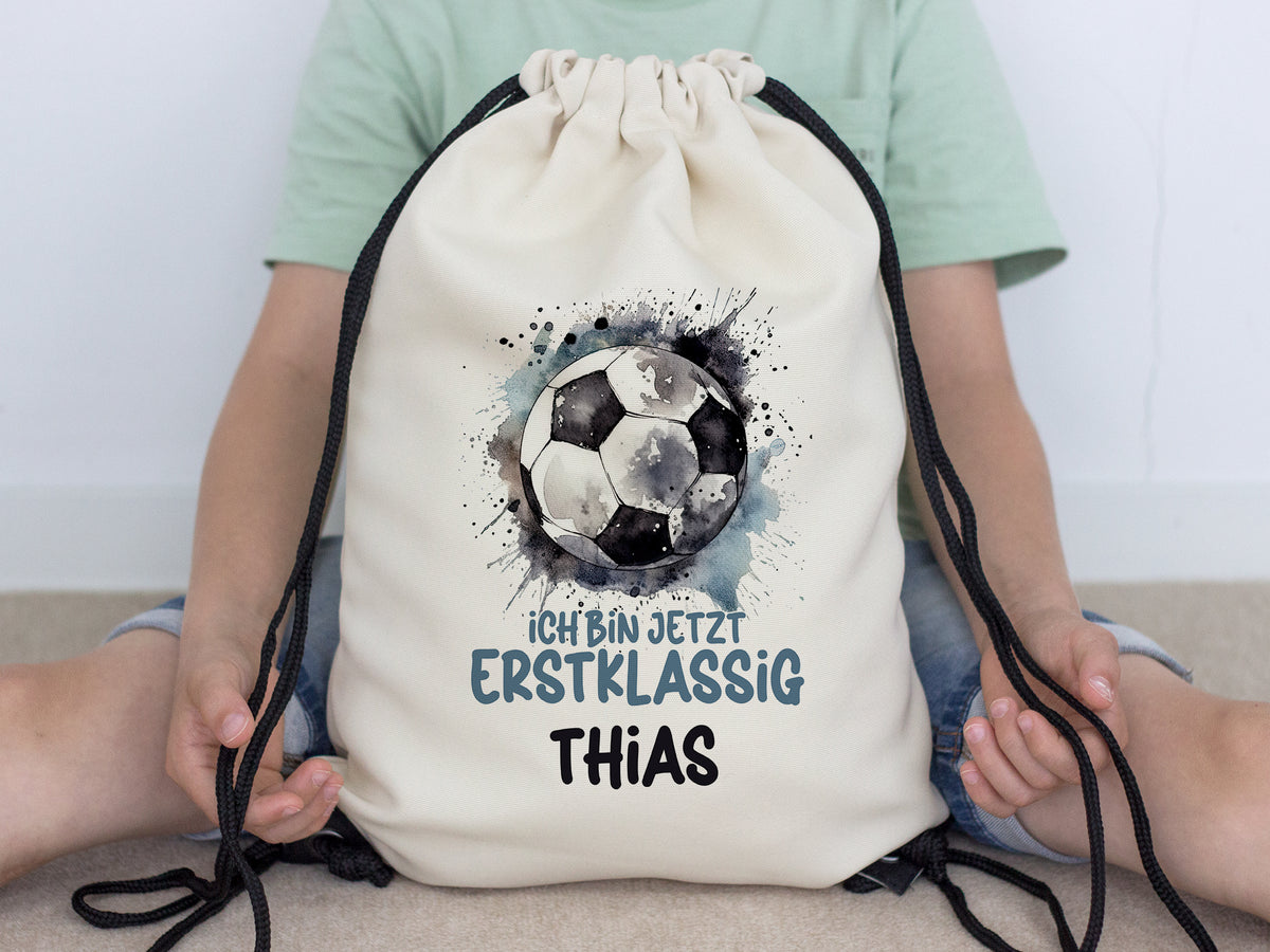 Beige Sportbeutel mit Fußball-Motiv und personalisiertem Text.