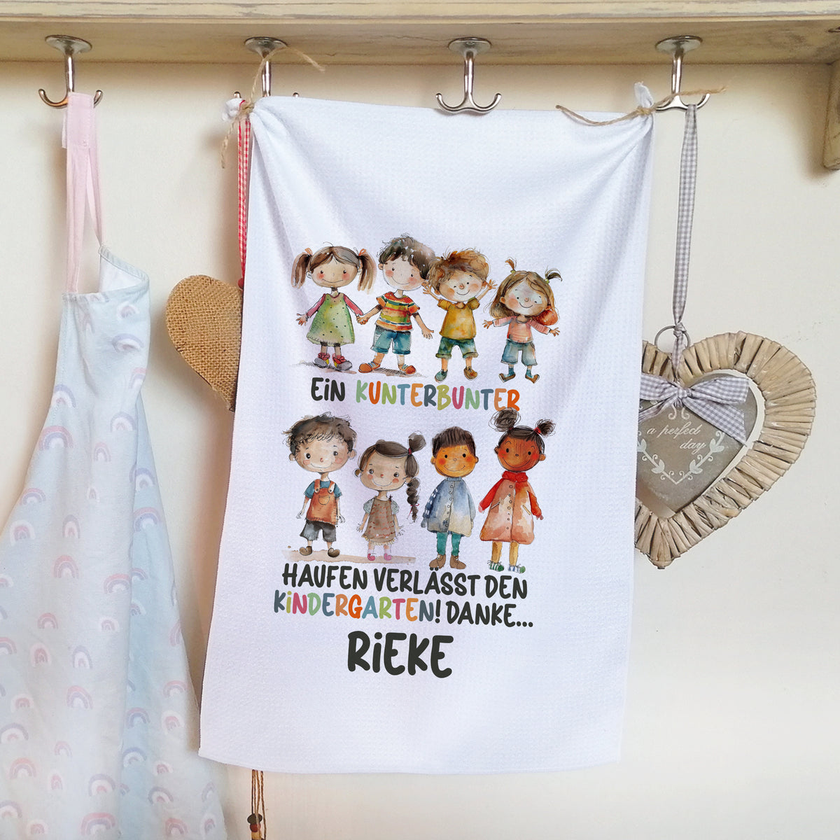 Bunte Kinderillustrationen mit Text zum Kindergartenabschied.