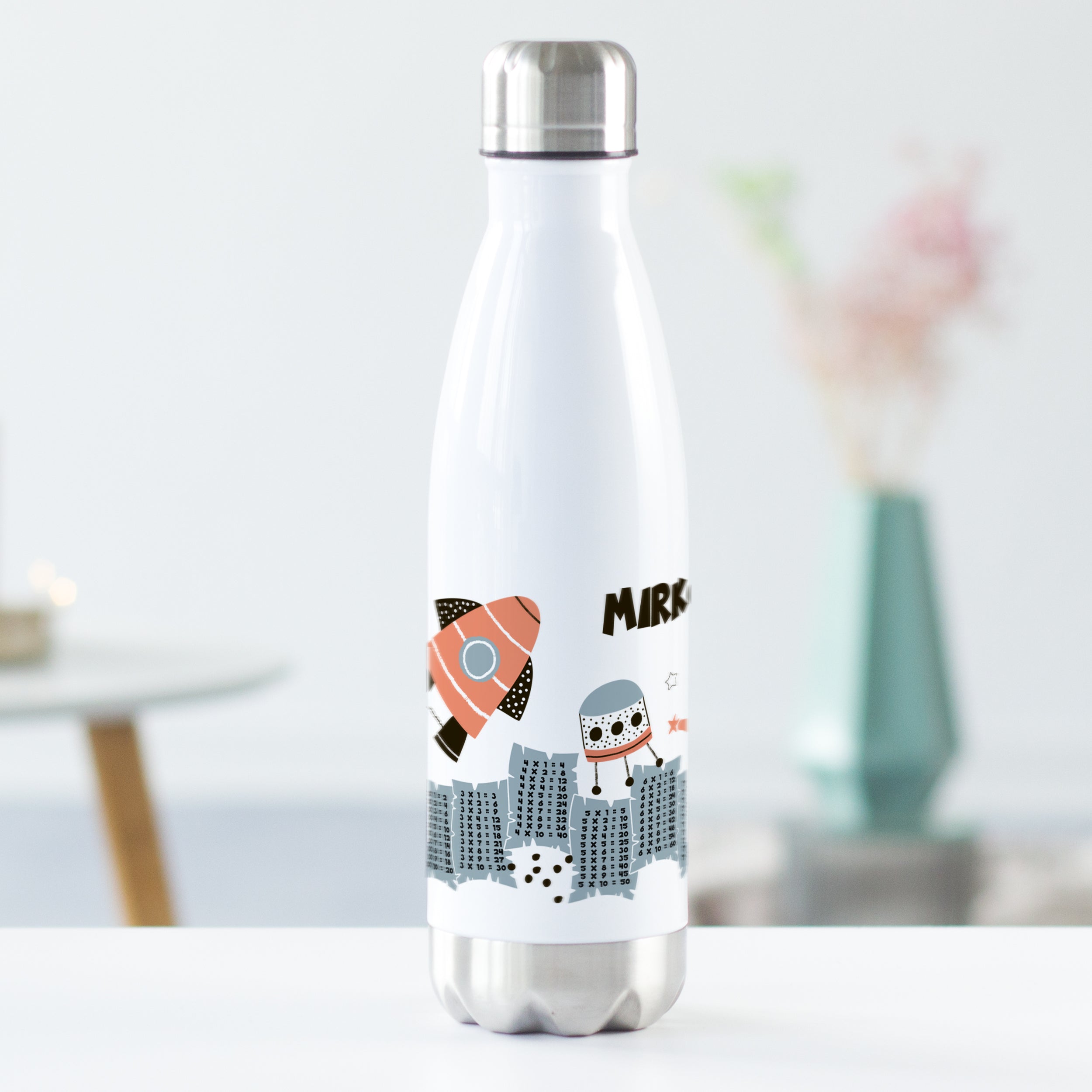 Weiße Edelstahl-Trinkflasche mit Rakete und Stadtmotiv.