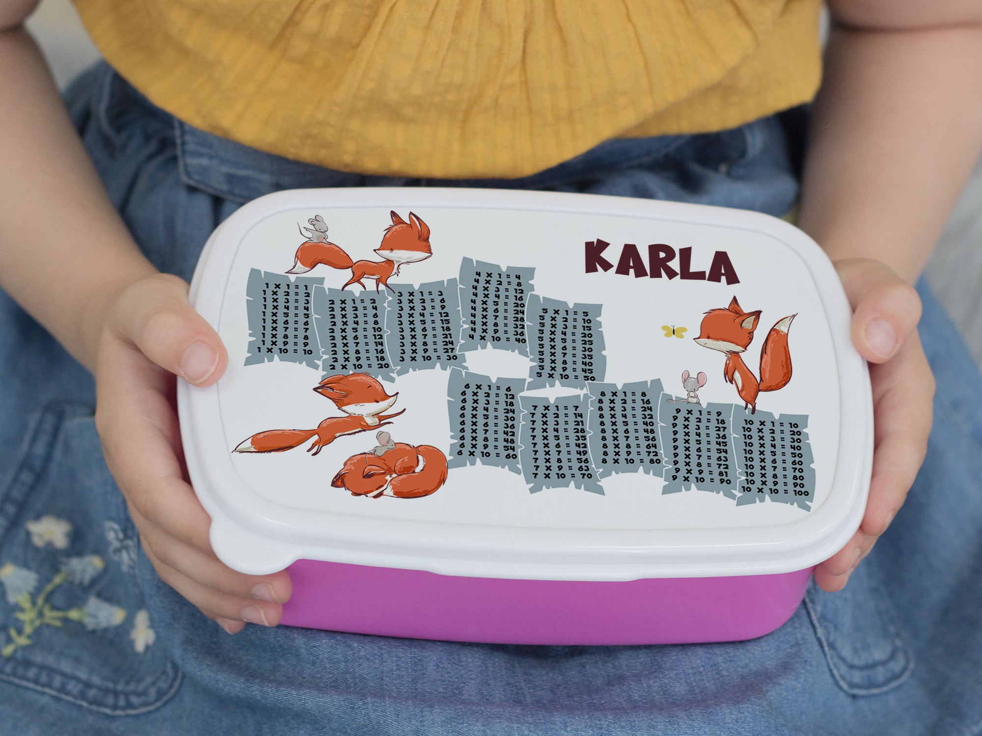 Bunte Brotdose mit Füchsen und personalisiertem Namen "Karla".