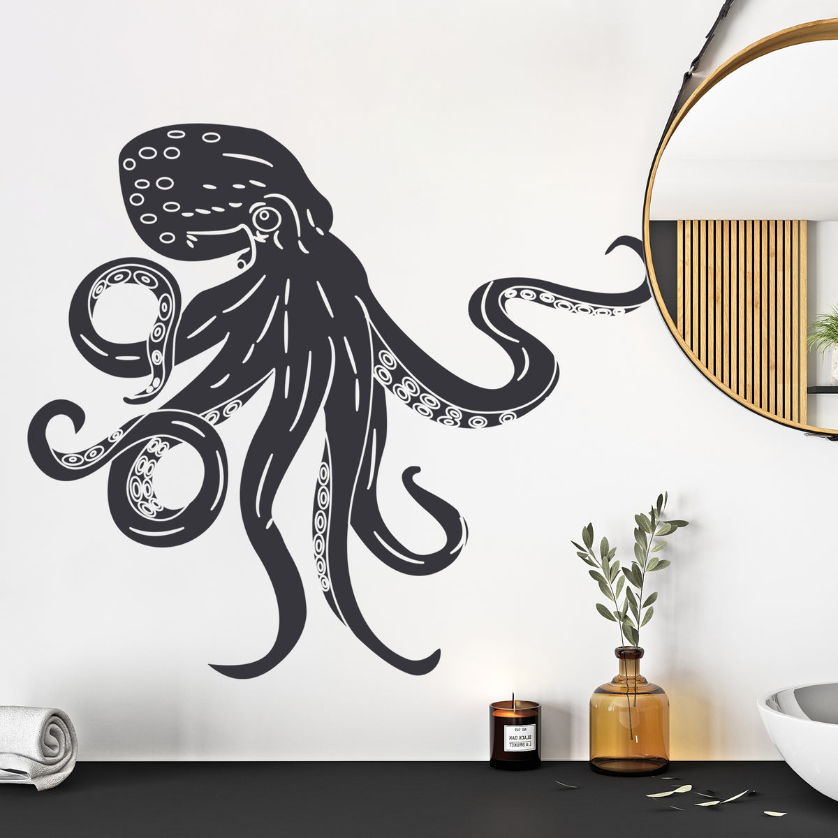 Wandtattoo mit schwarzem Oktopus an einer hellen Wand