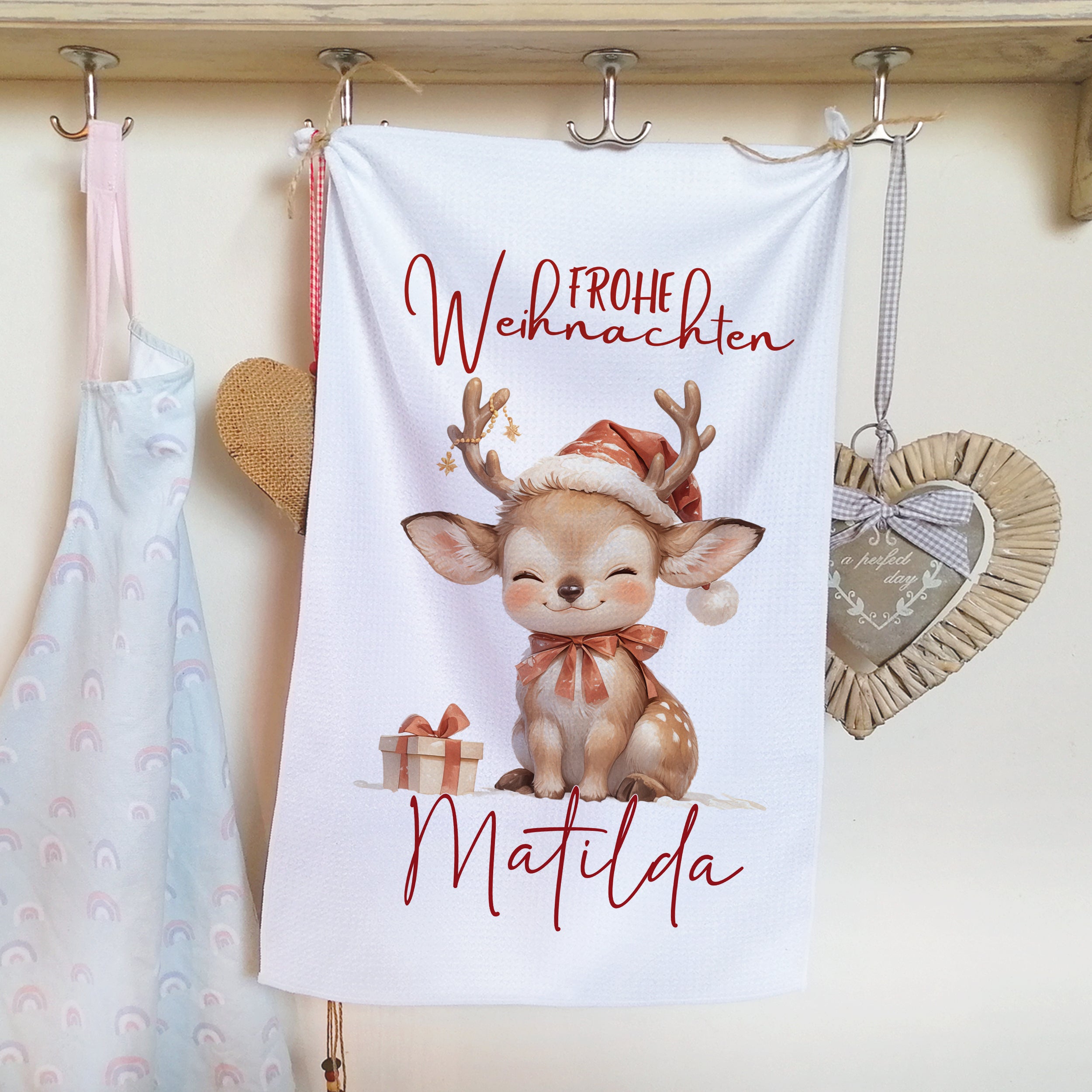 Weihnachtliches Geschirrtuch mit niedlichem Reh und Namen Matilda.