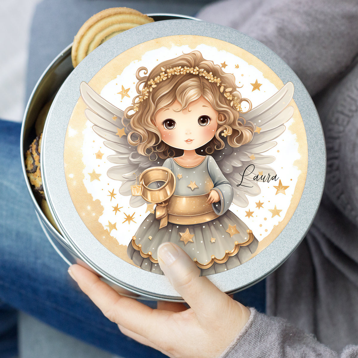 Keksdose mit Engelmotiv, graues Kleid, goldene Sterne.