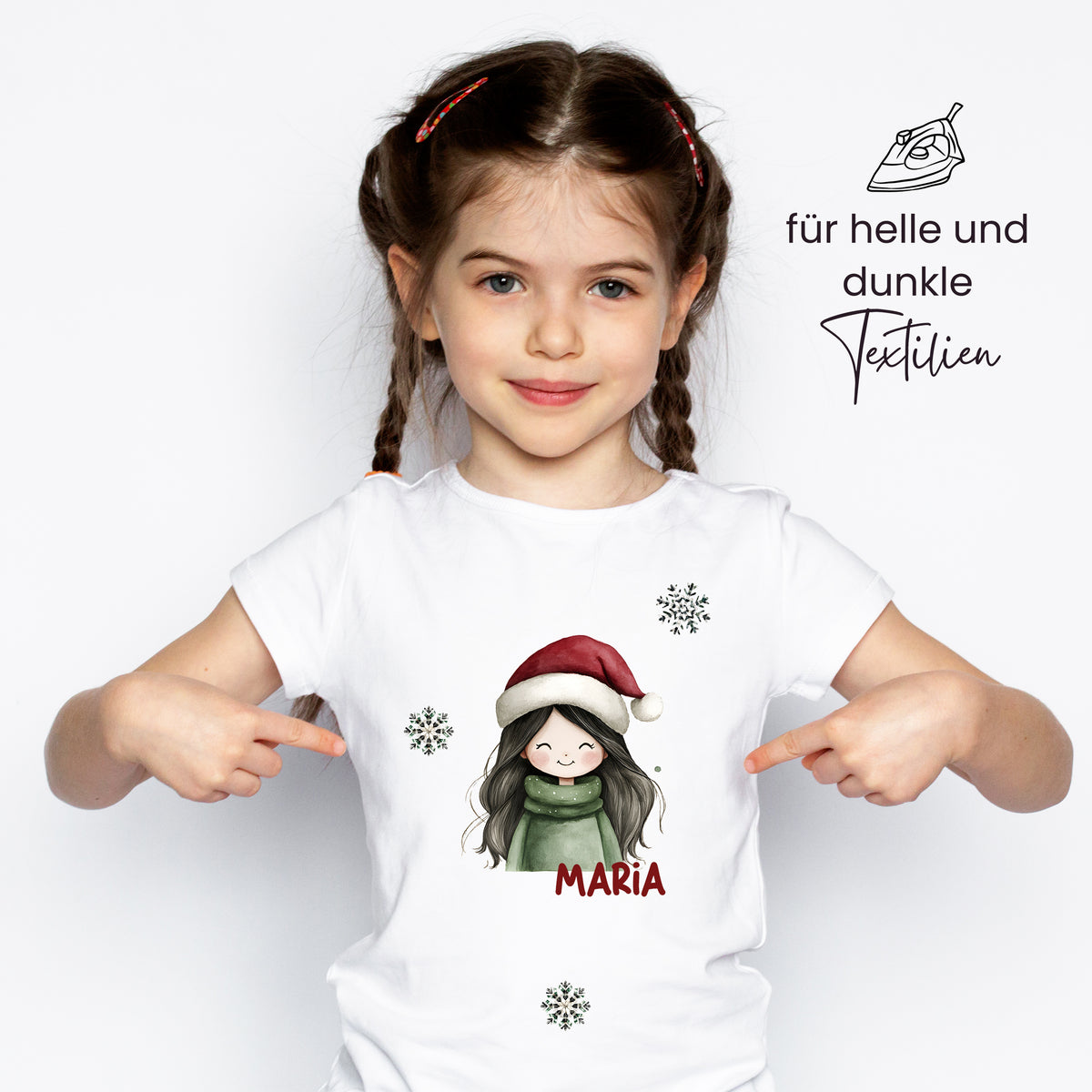 Weißes T-Shirt mit festlichem Mädchenmotiv und Namen „MARIA“.