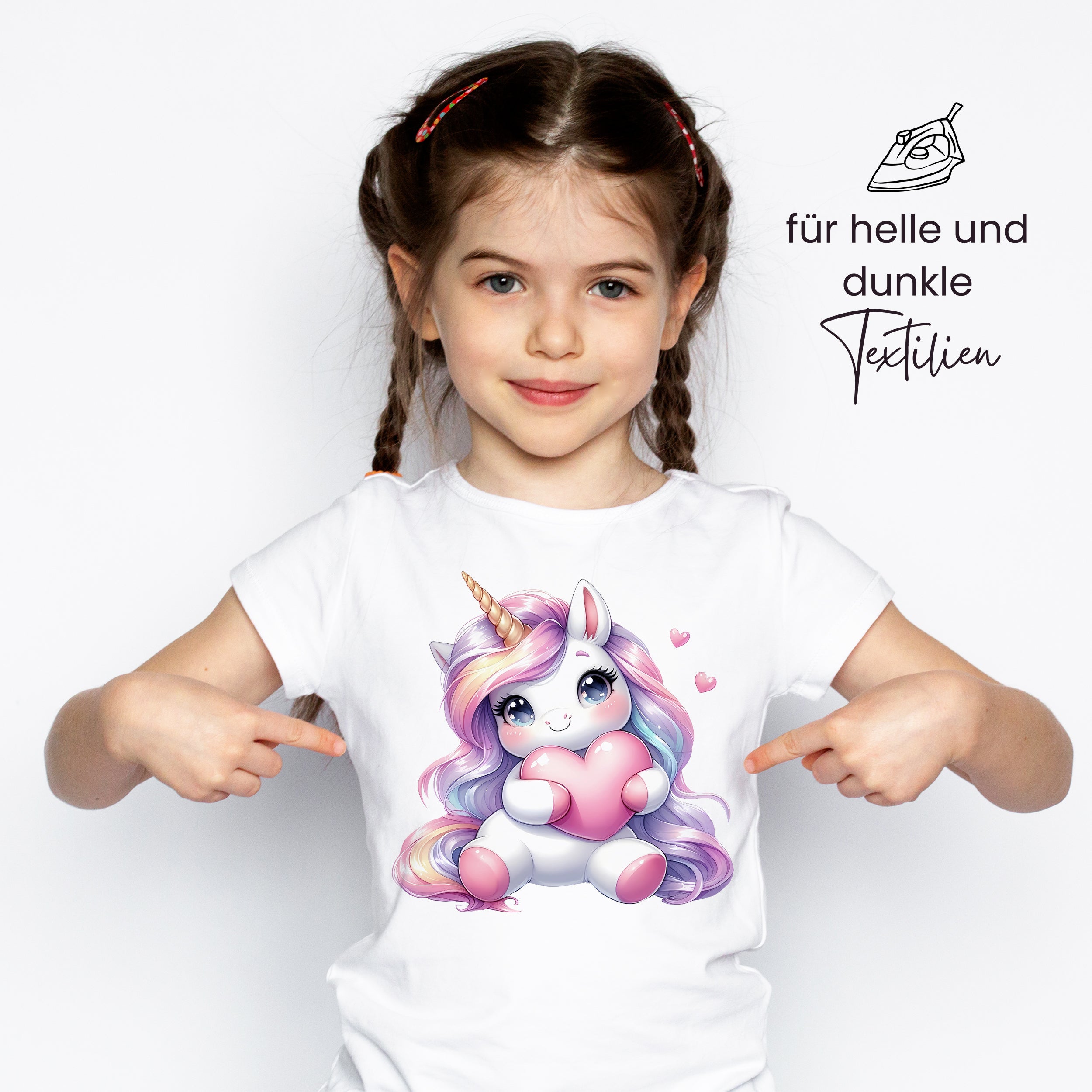 Einhorn-Motiv auf weißem T-Shirt mit Herz.