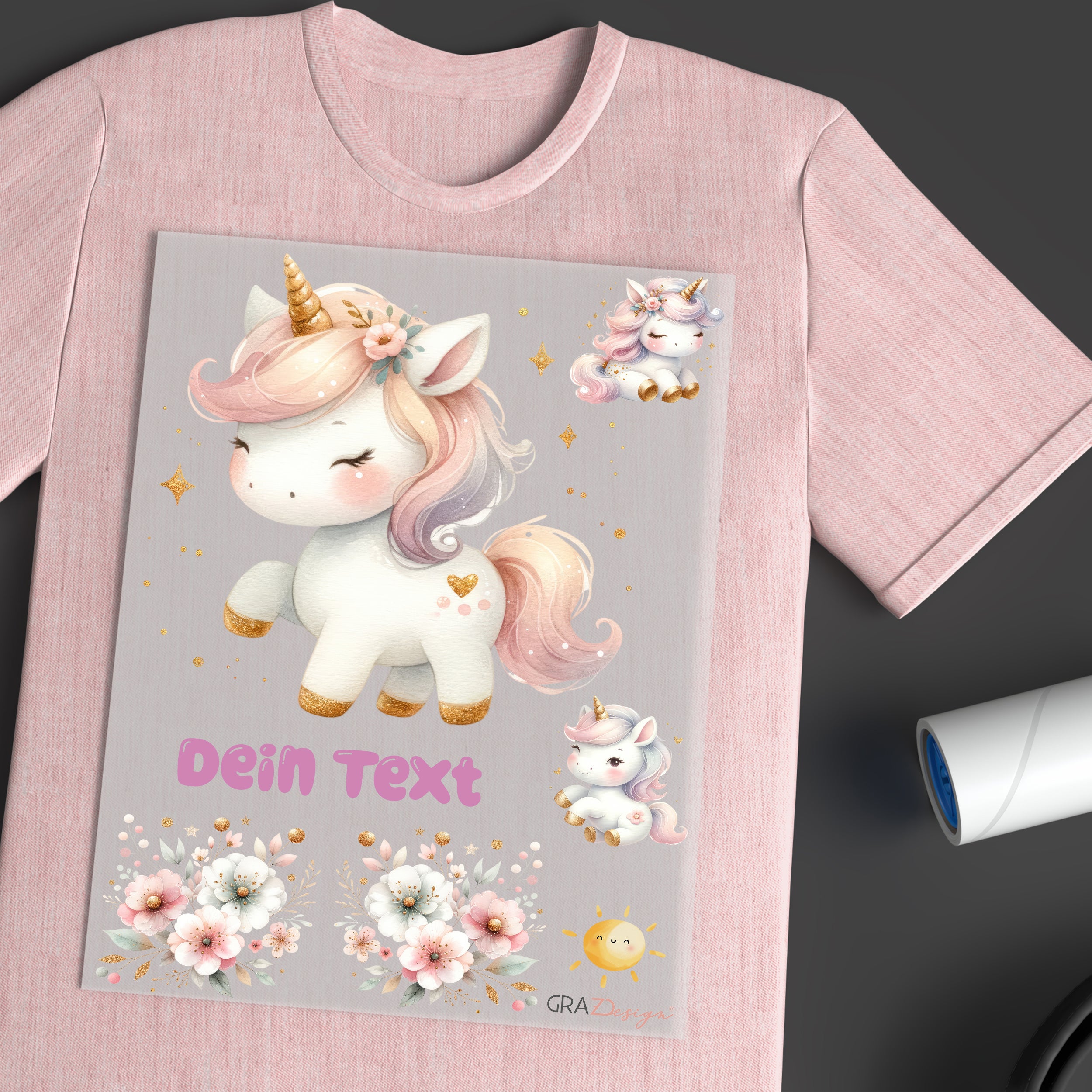 Rosa T-Shirt mit Einhorn-Motiv und personalisierbarem Text.