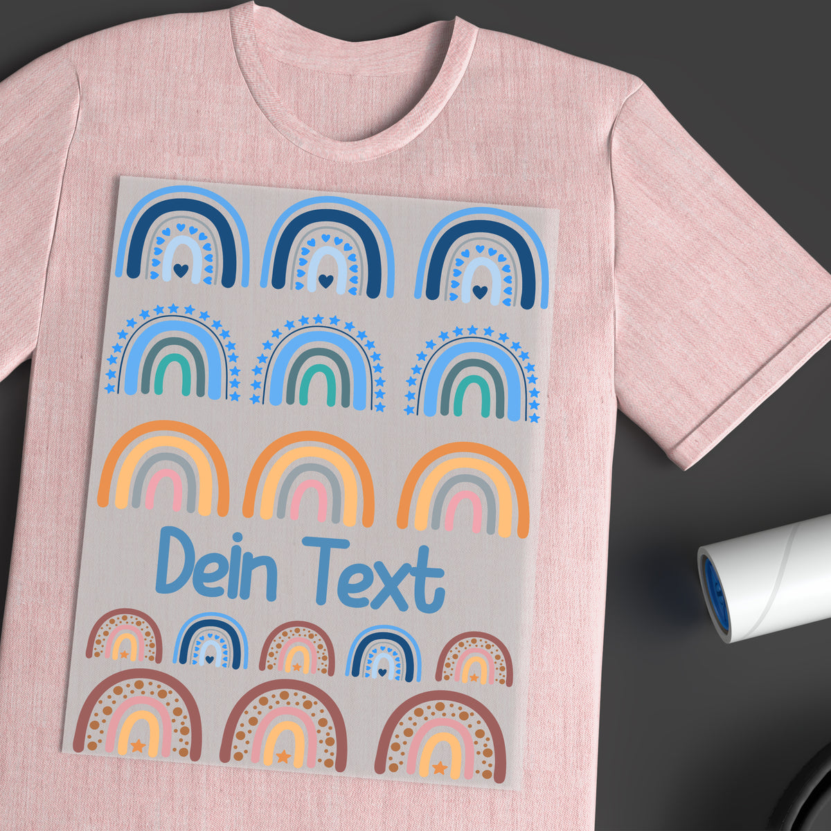 Rosa T-Shirt mit bunten Regenbogen-Motiven und Text.