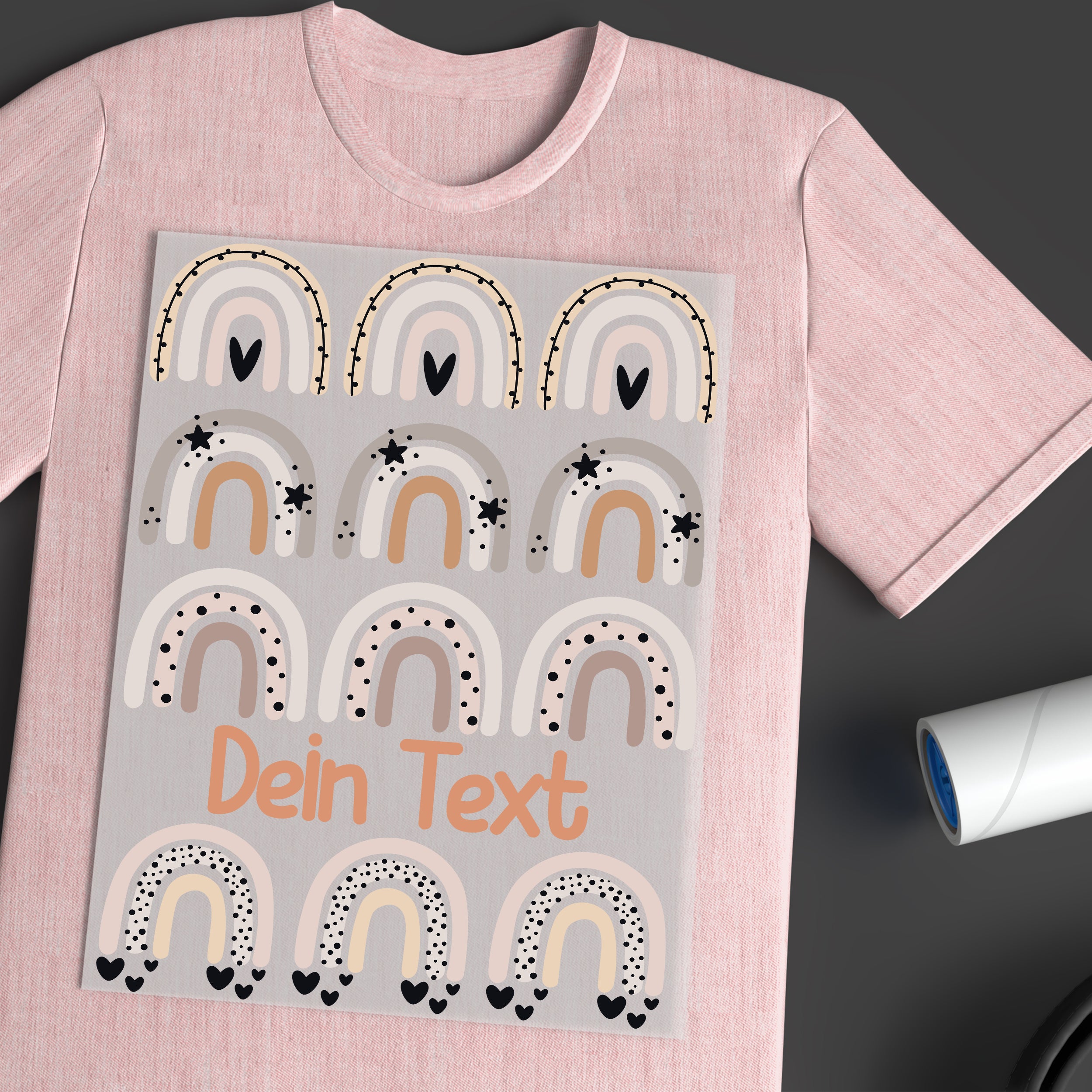 Rosa T-Shirt mit bunten Regenbogen und personalisierbarem Text.