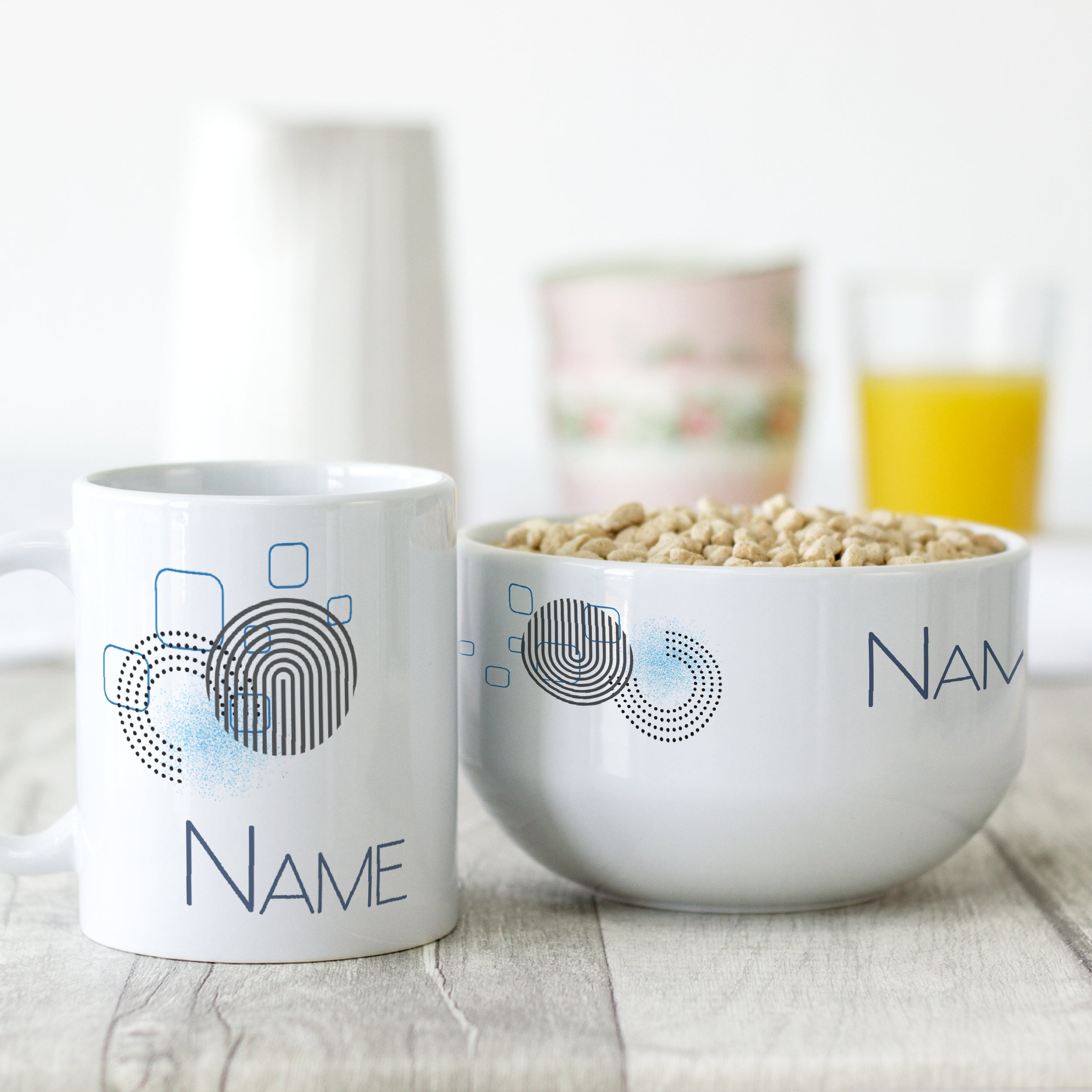 Weiße Tasse und Schüssel mit geometrischen Mustern und "NAME".