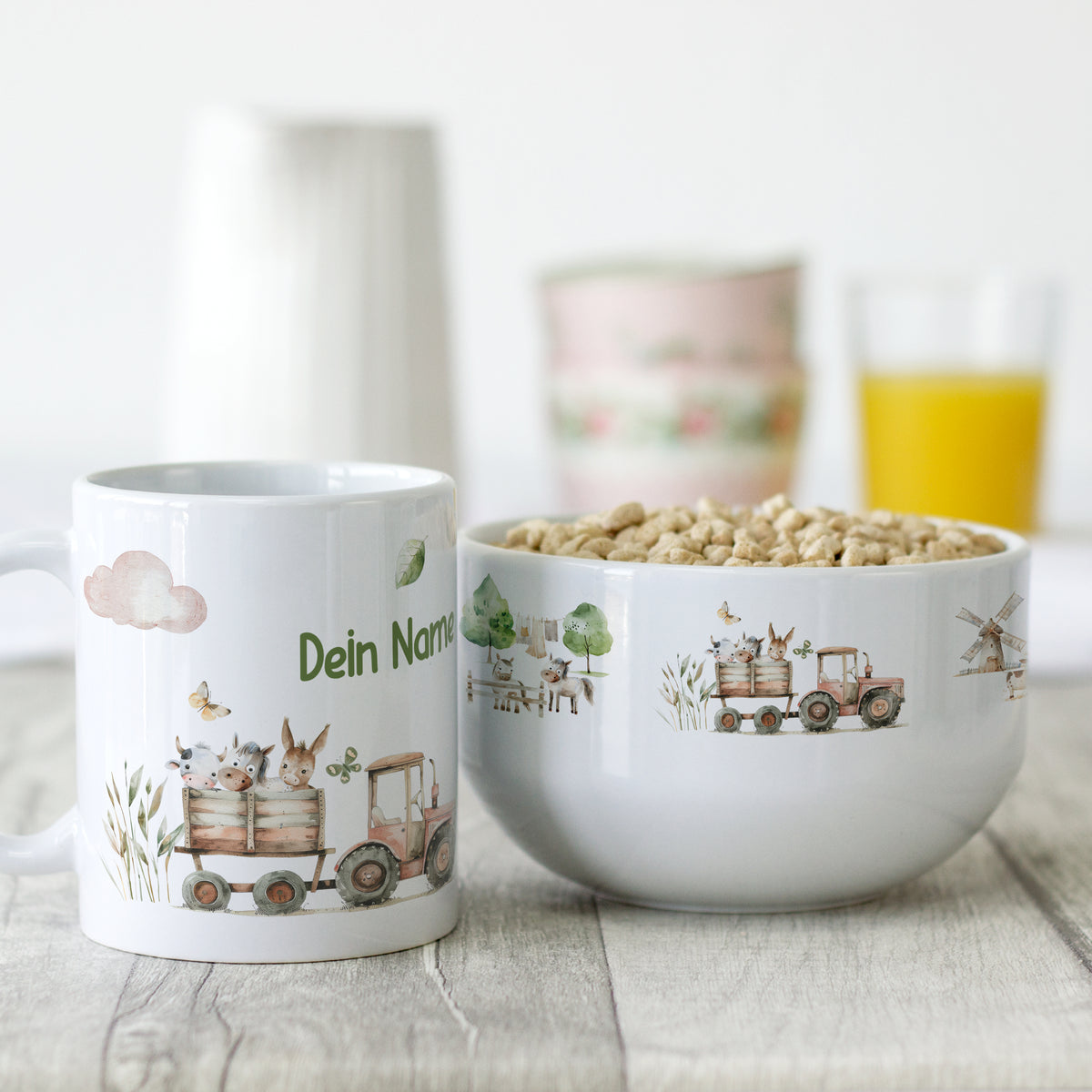 Personalisierte Tasse und Schüssel mit Tiermotiven, weiß.