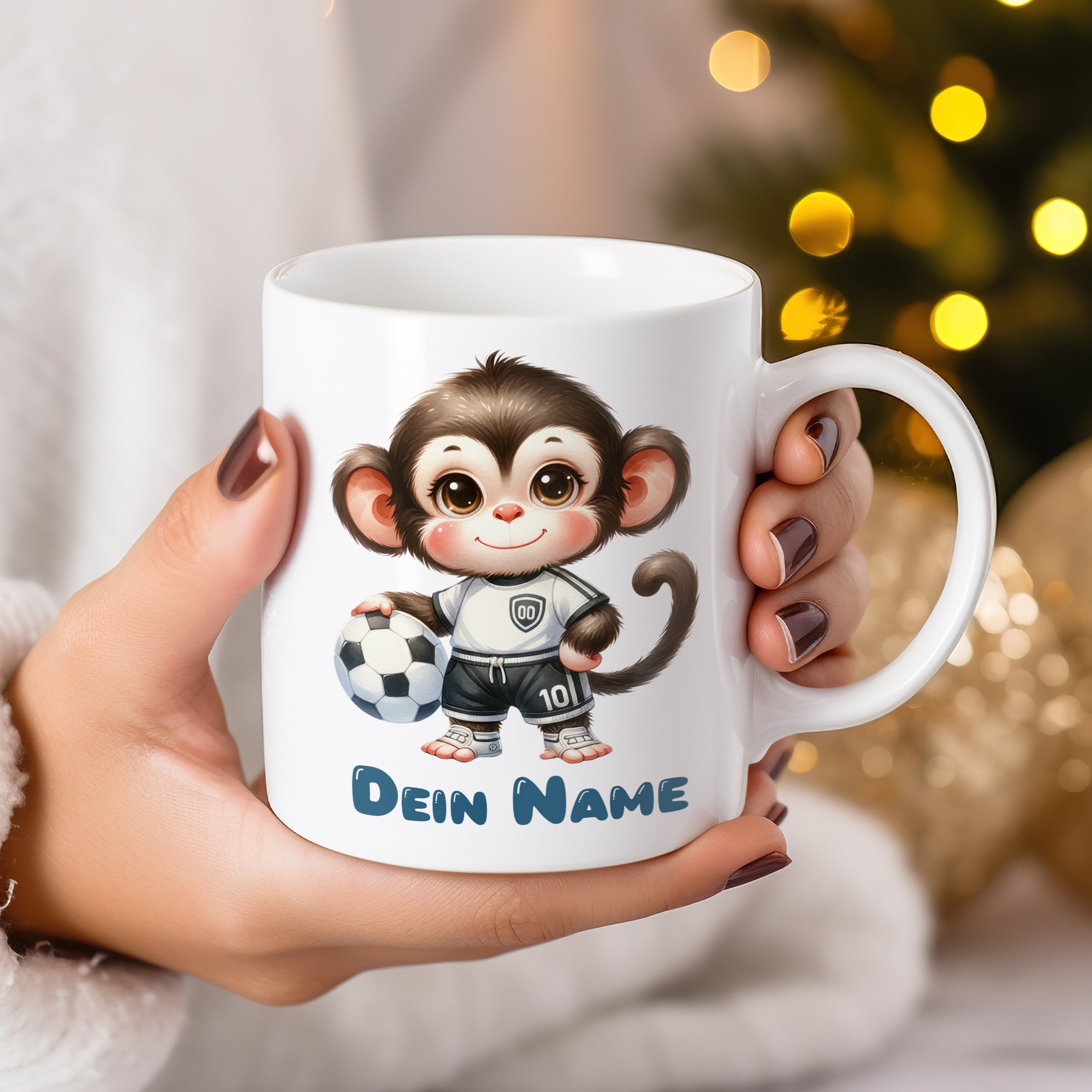 Tasse mit niedlichem Affen und Fußballmotiv.