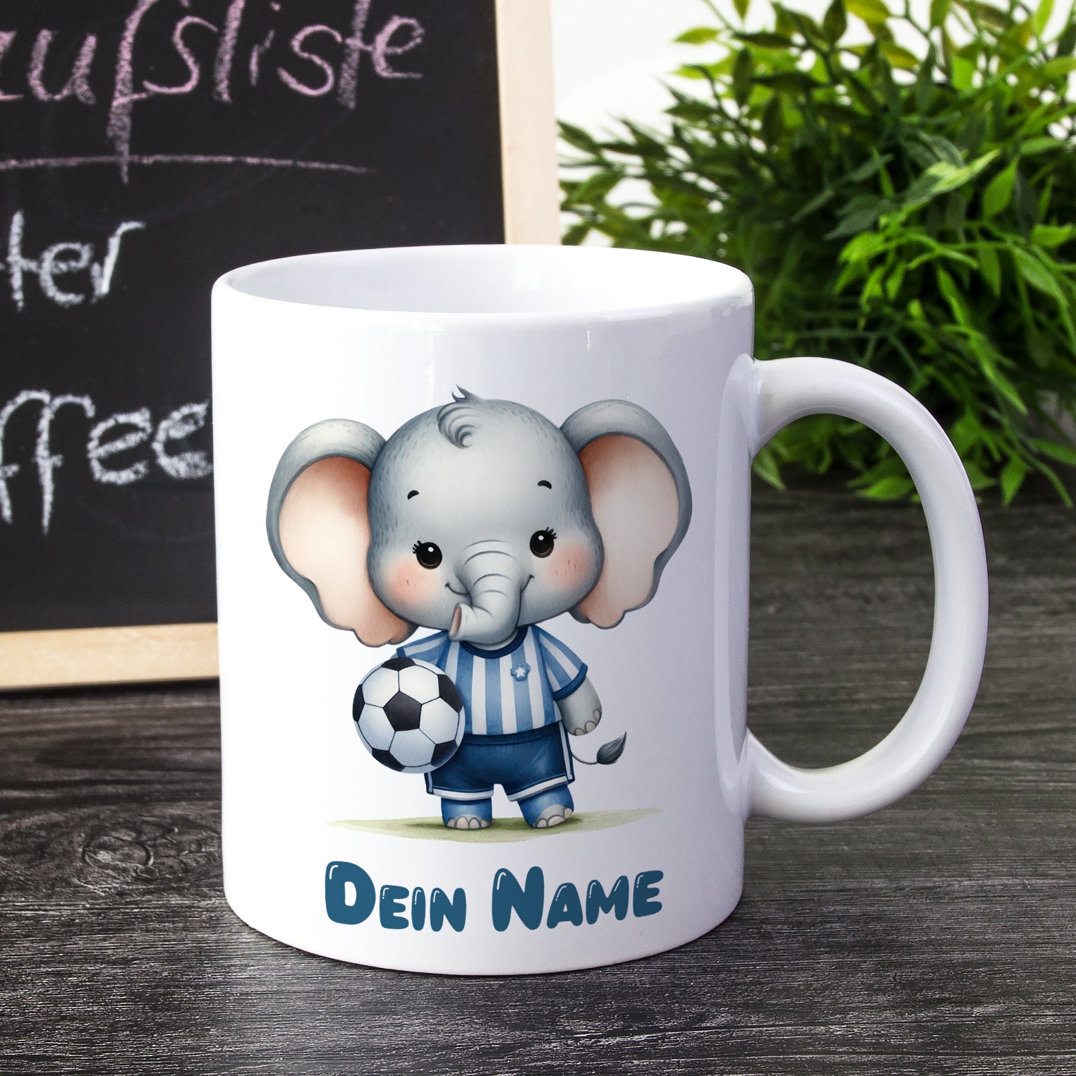 Tasse mit Elefant, Fußball und personalisierbarem Namen.