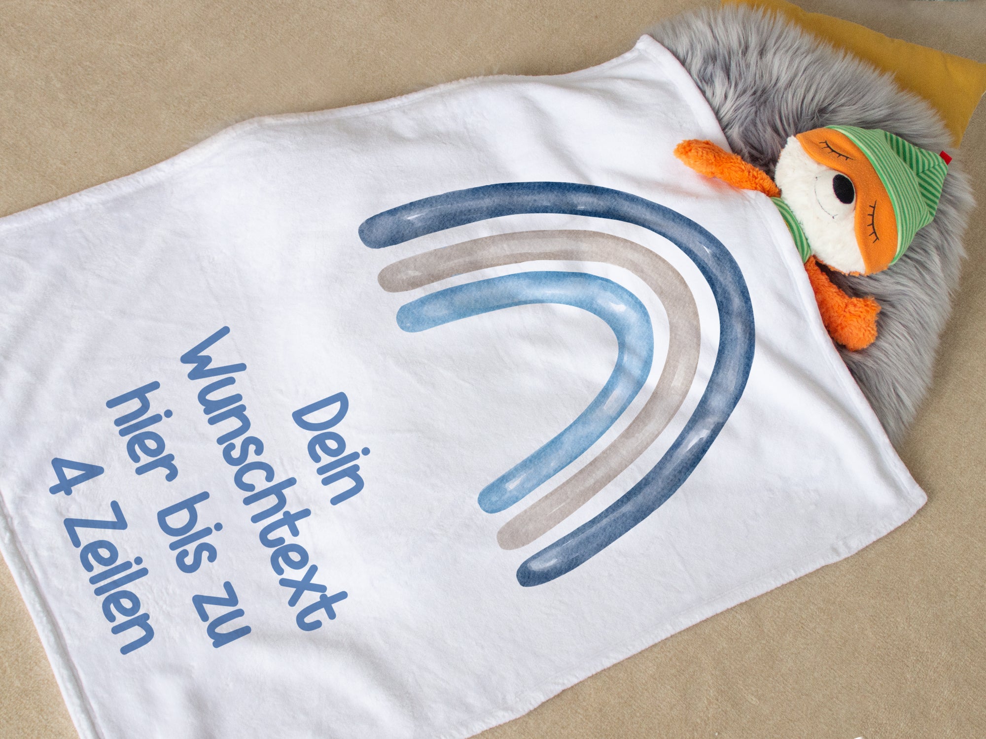 Weißes Kuscheldecke mit Regenbogen und personalisierbarem Text.