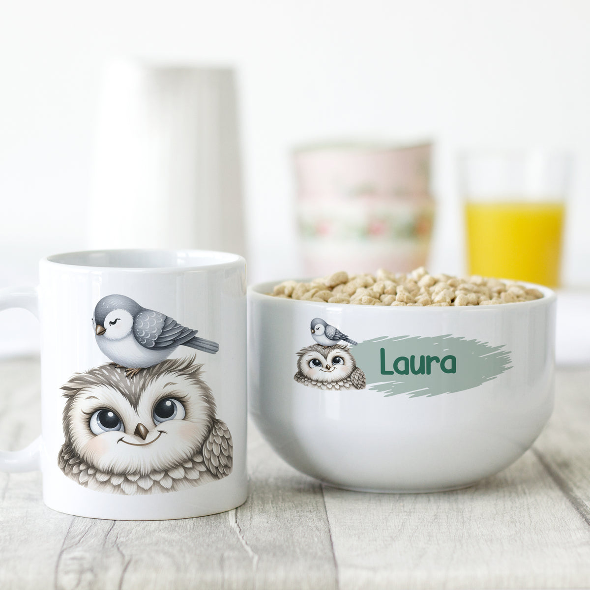 Tasse und Schüssel mit Eulenmotiven, personalisiert mit "Laura".