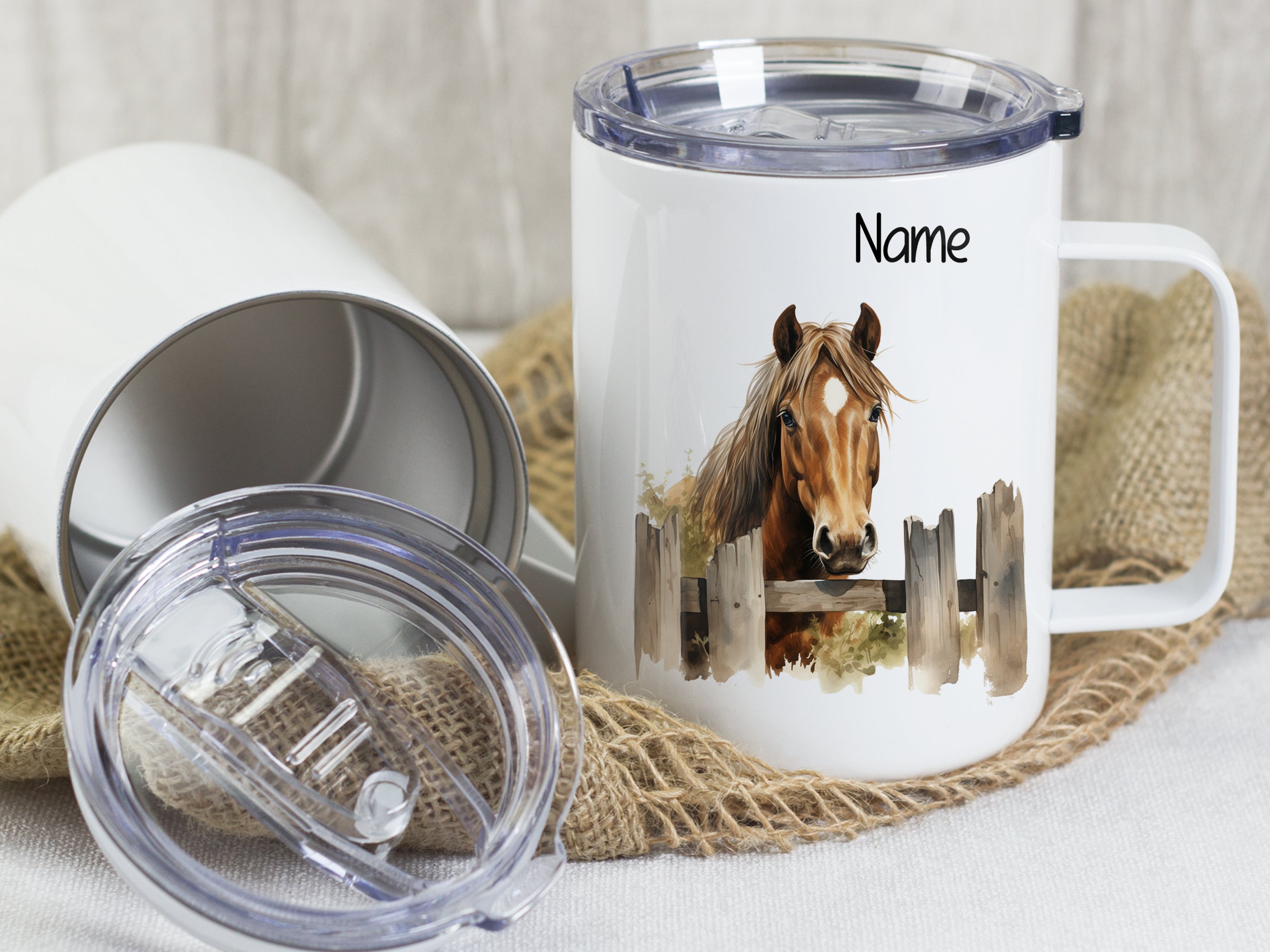 Tasse mit Pferdemotiv, weiß, personalisierbar mit Namen.