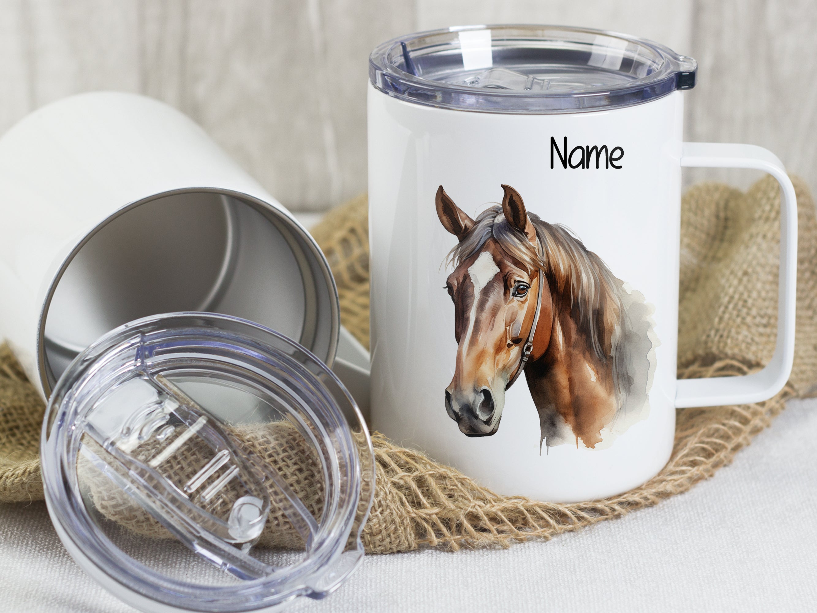 Tasse mit Pferdemotiv, weiß, personalisierbar mit Namen.