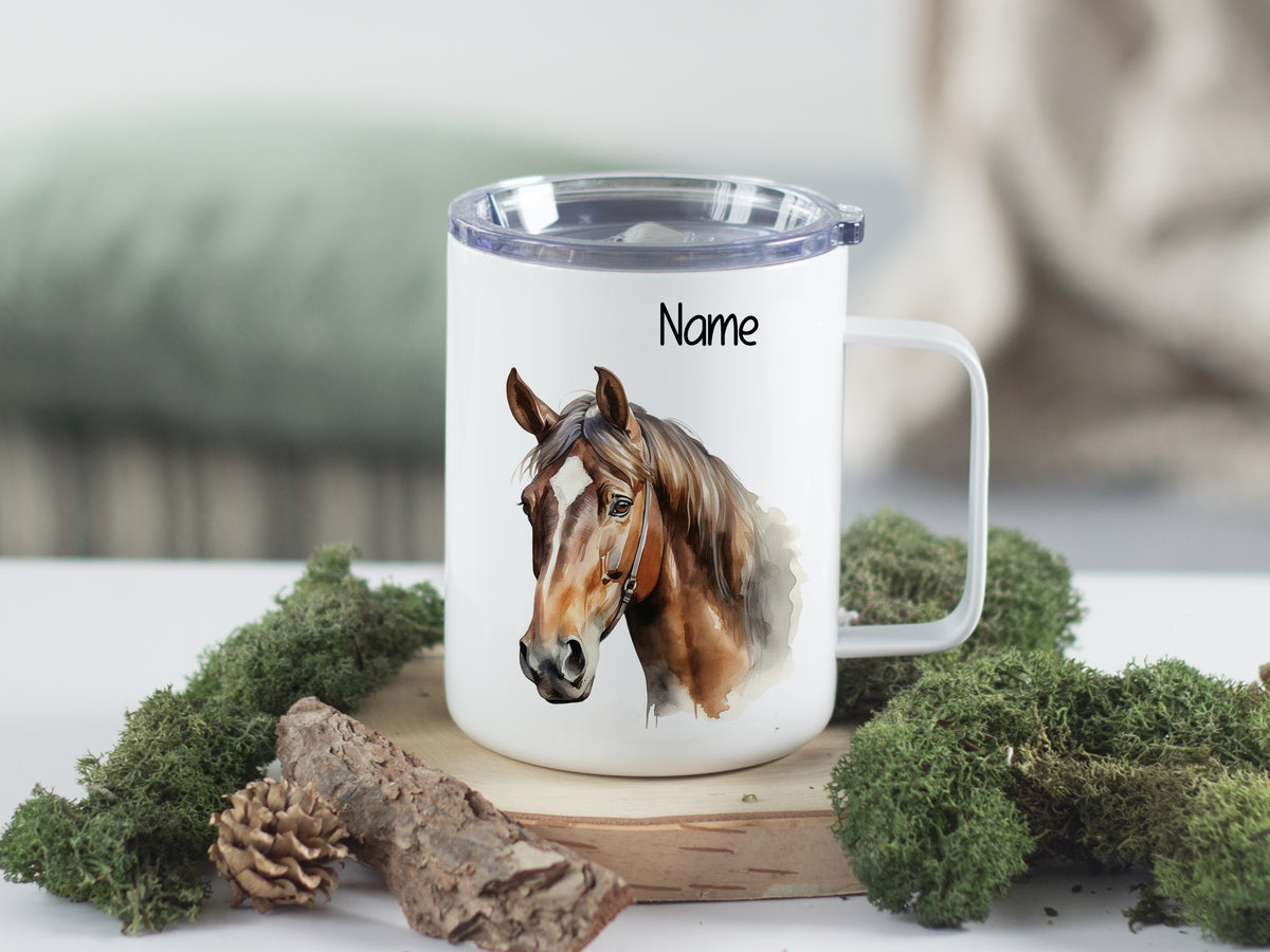 Tasse mit Pferdemotiv und personalisierbarem Namen.