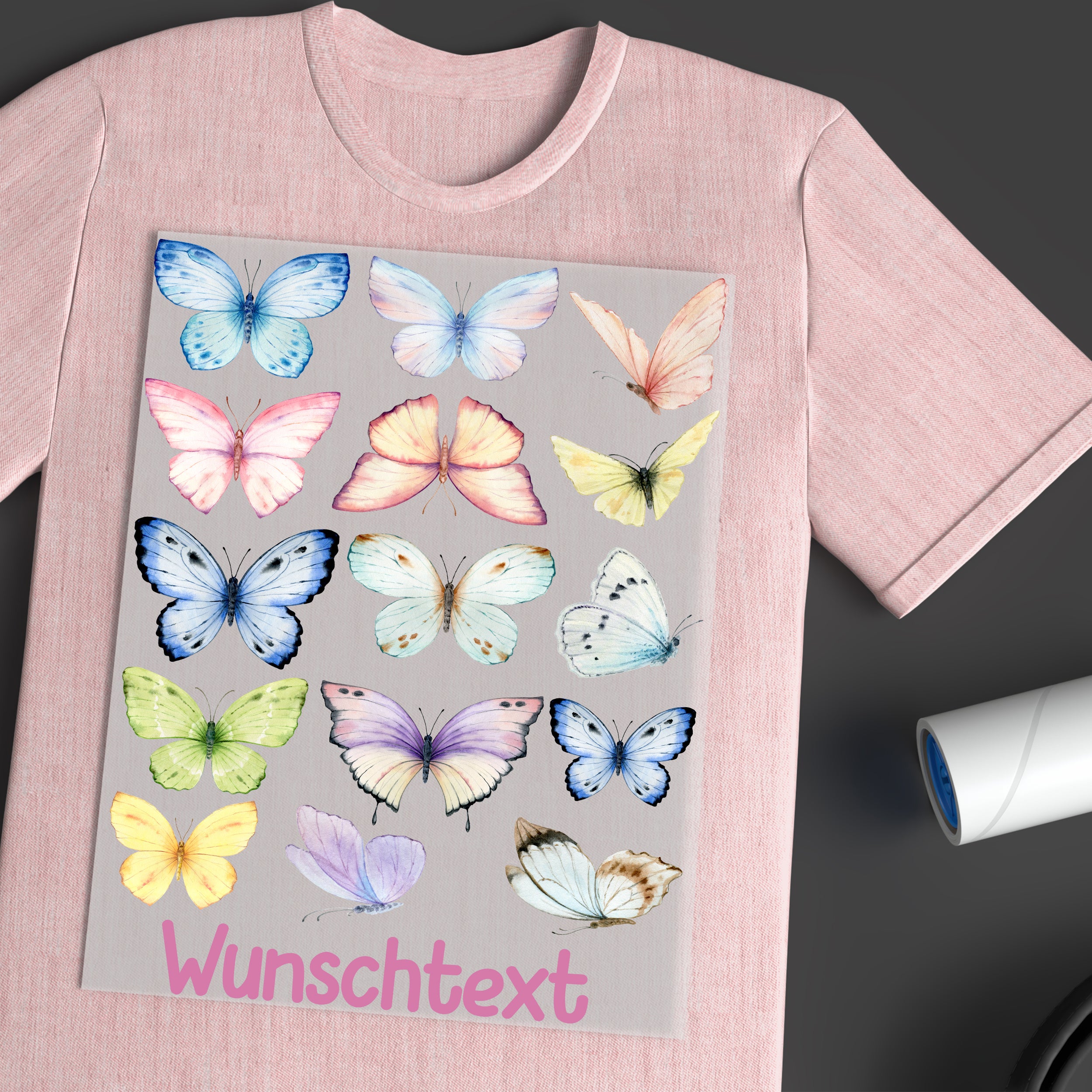 Rosa T-Shirt mit bunten Schmetterlingen und Wunschtext.