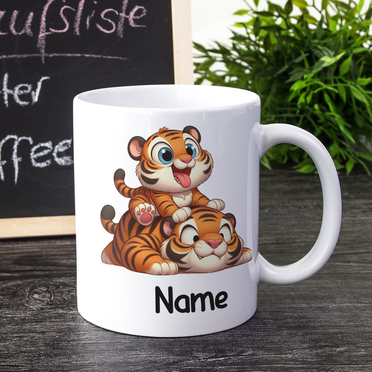 Weißer Kaffeebecher mit zwei niedlichen Tigern und Name.