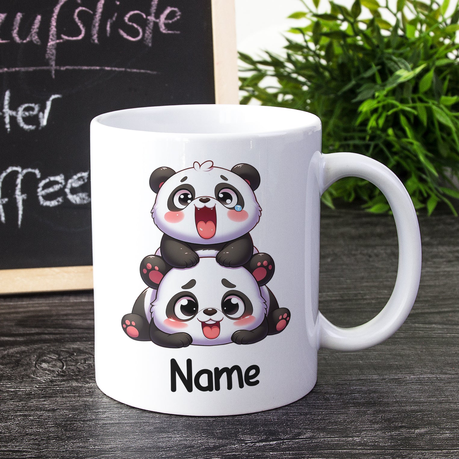 Kaffeetasse mit niedlichen Panda-Motiven und personalisierbarem Namen.